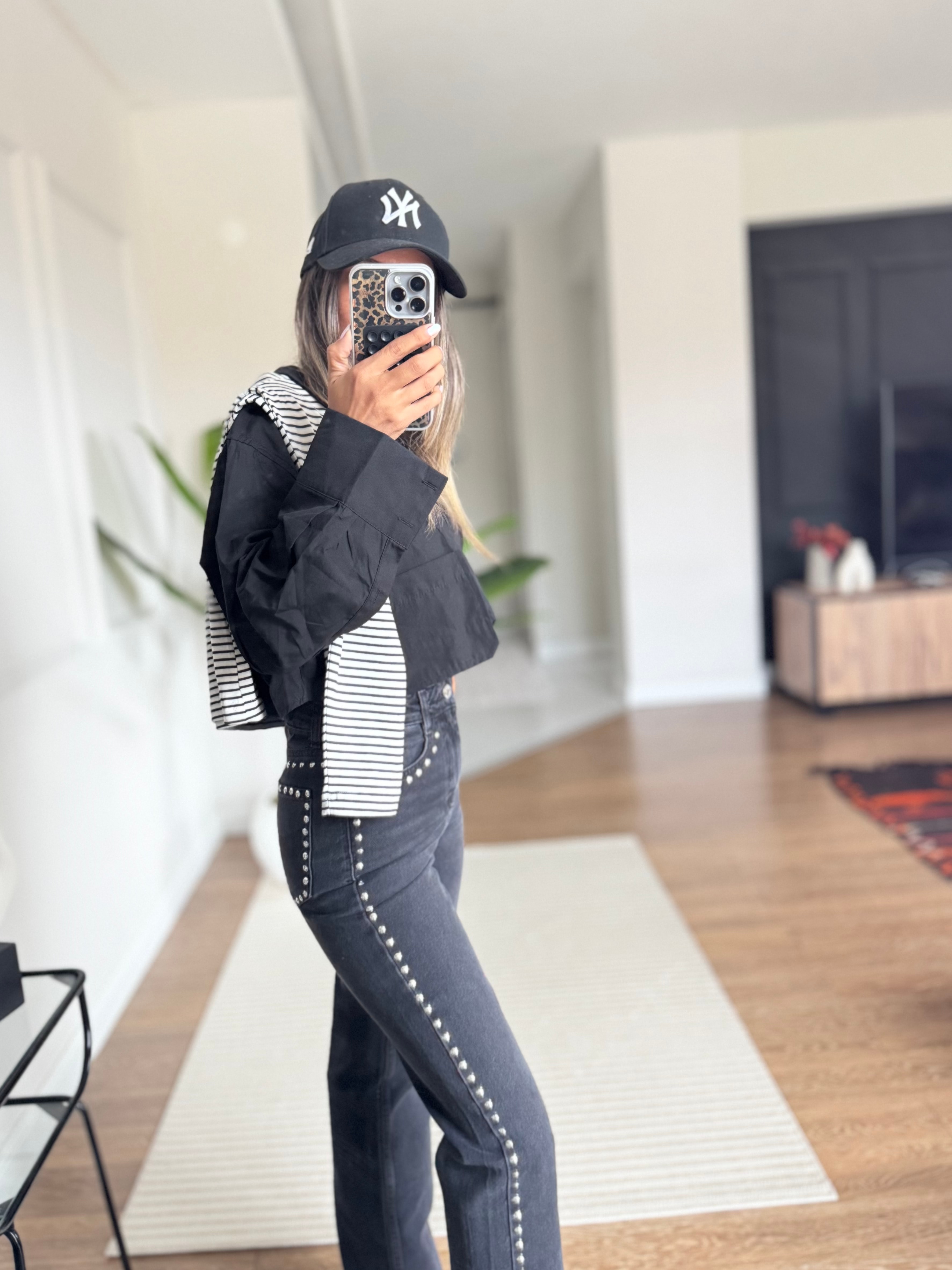 Latina Kenarları Zımba Detaylı Jean
