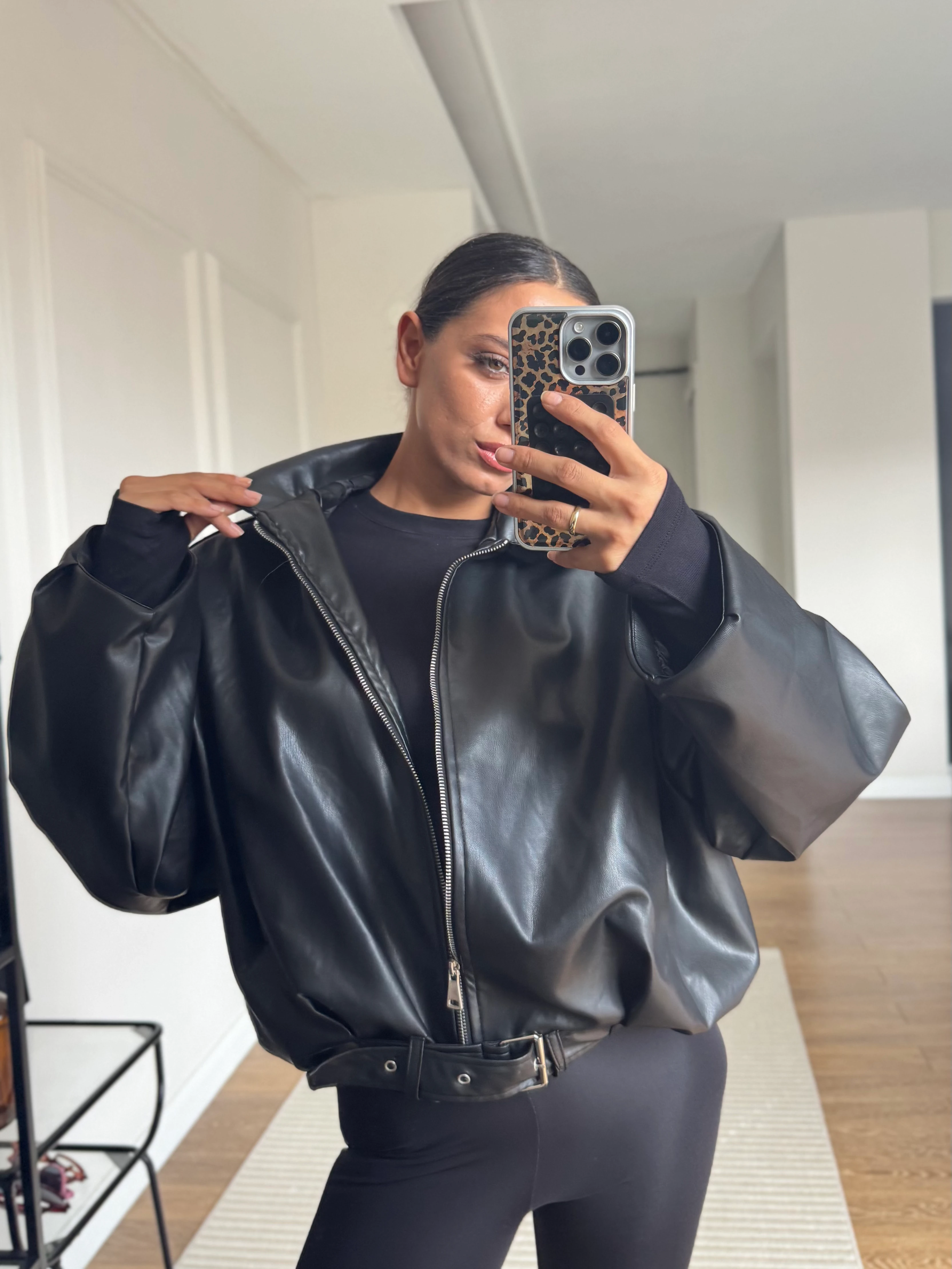 Kemer Detaylı Balon Kol Deri Ceket 