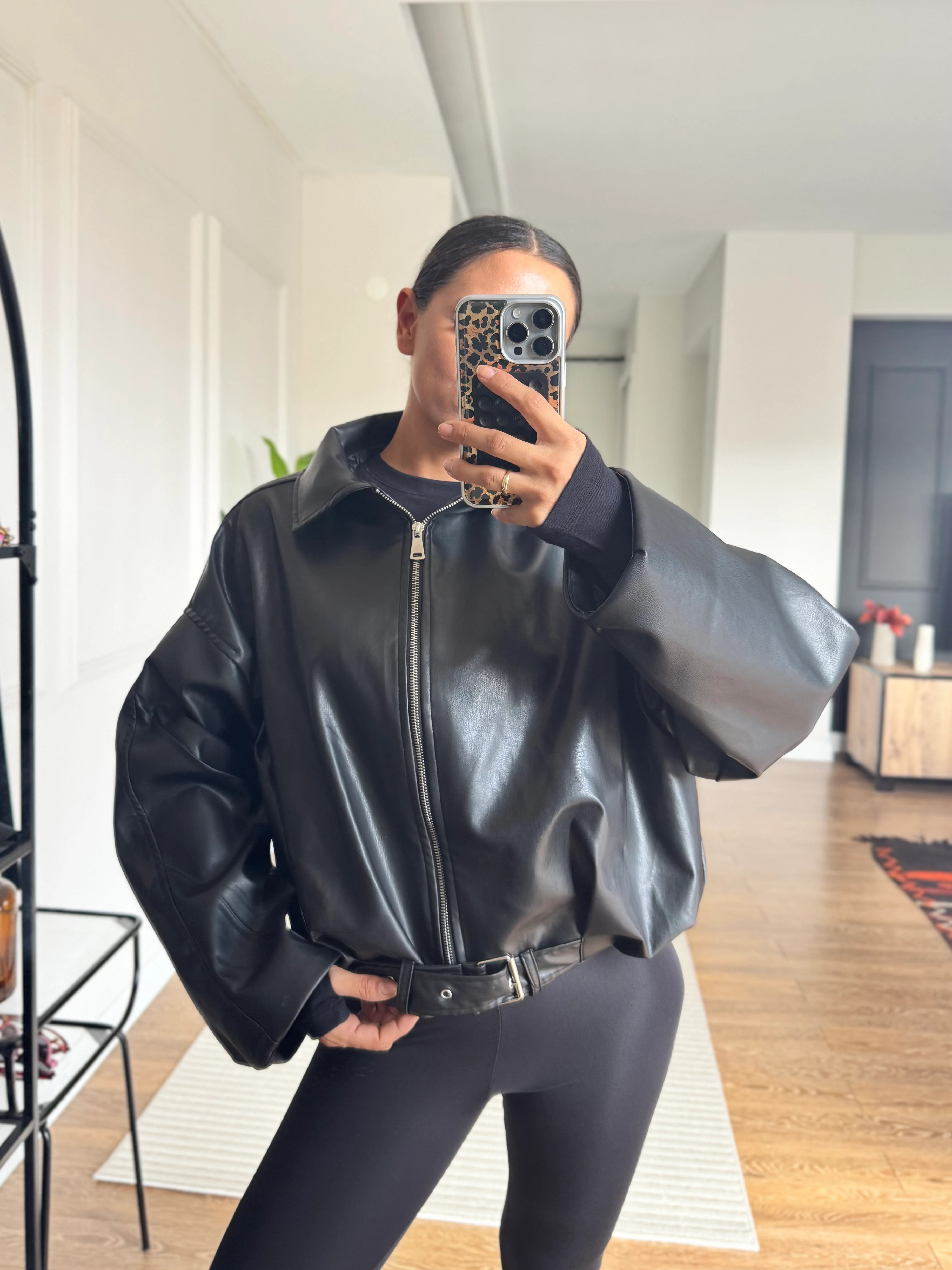 Kemer Detaylı Balon Kol Deri Ceket 