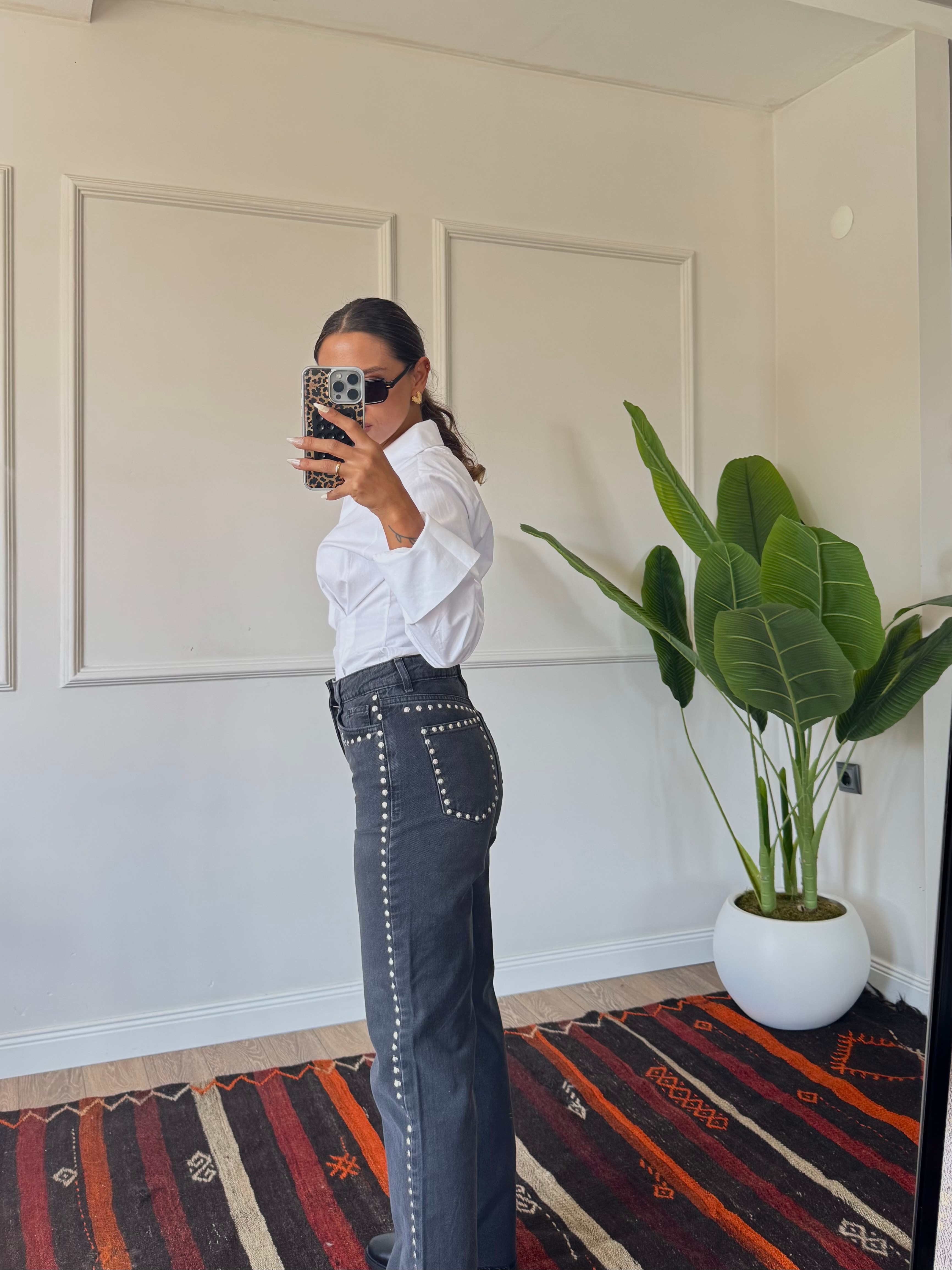 Latina Kenarları Zımba Detaylı Jean