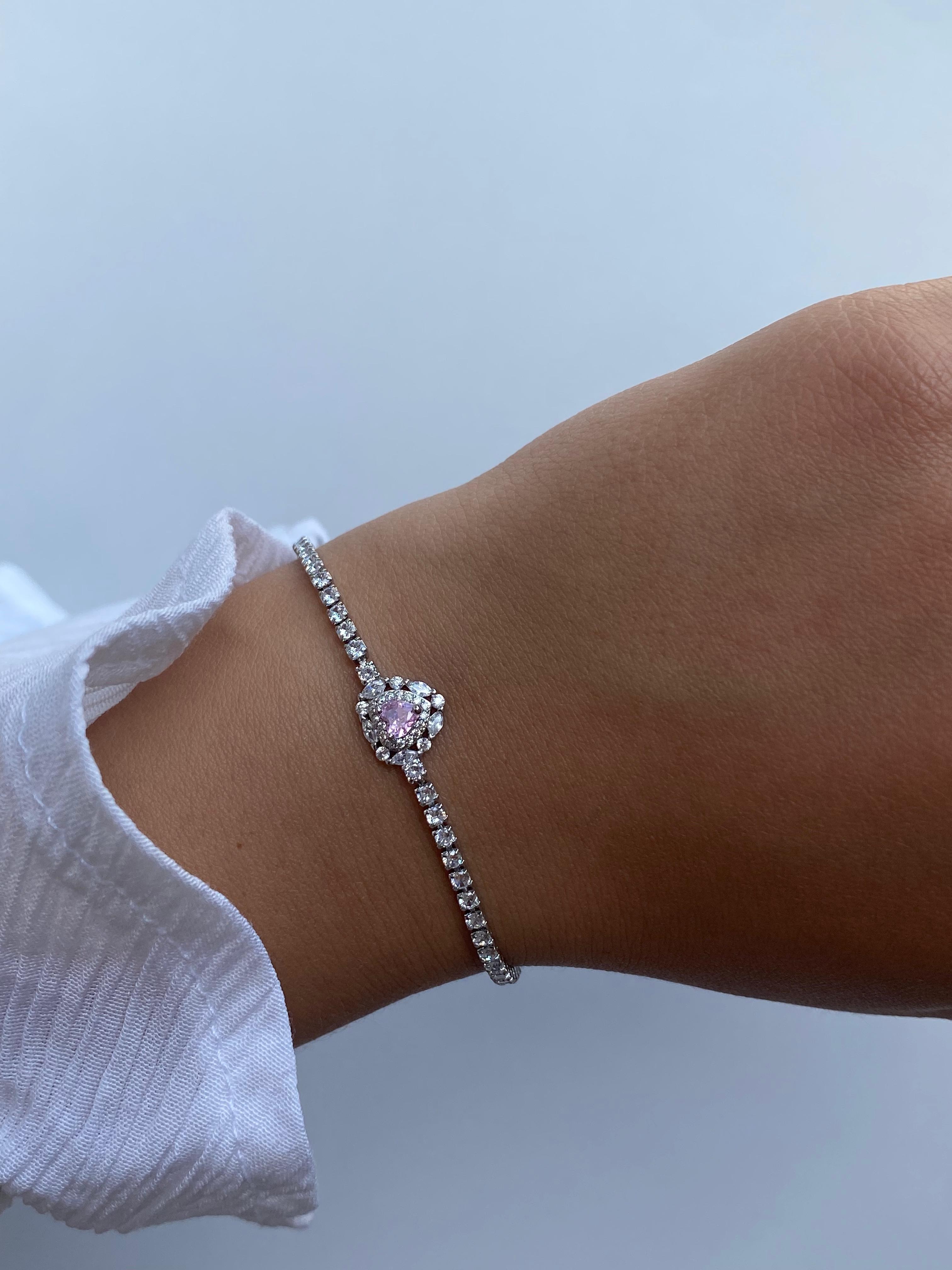 Silver Rengi Kalp detaylı Zirkon Bileklik