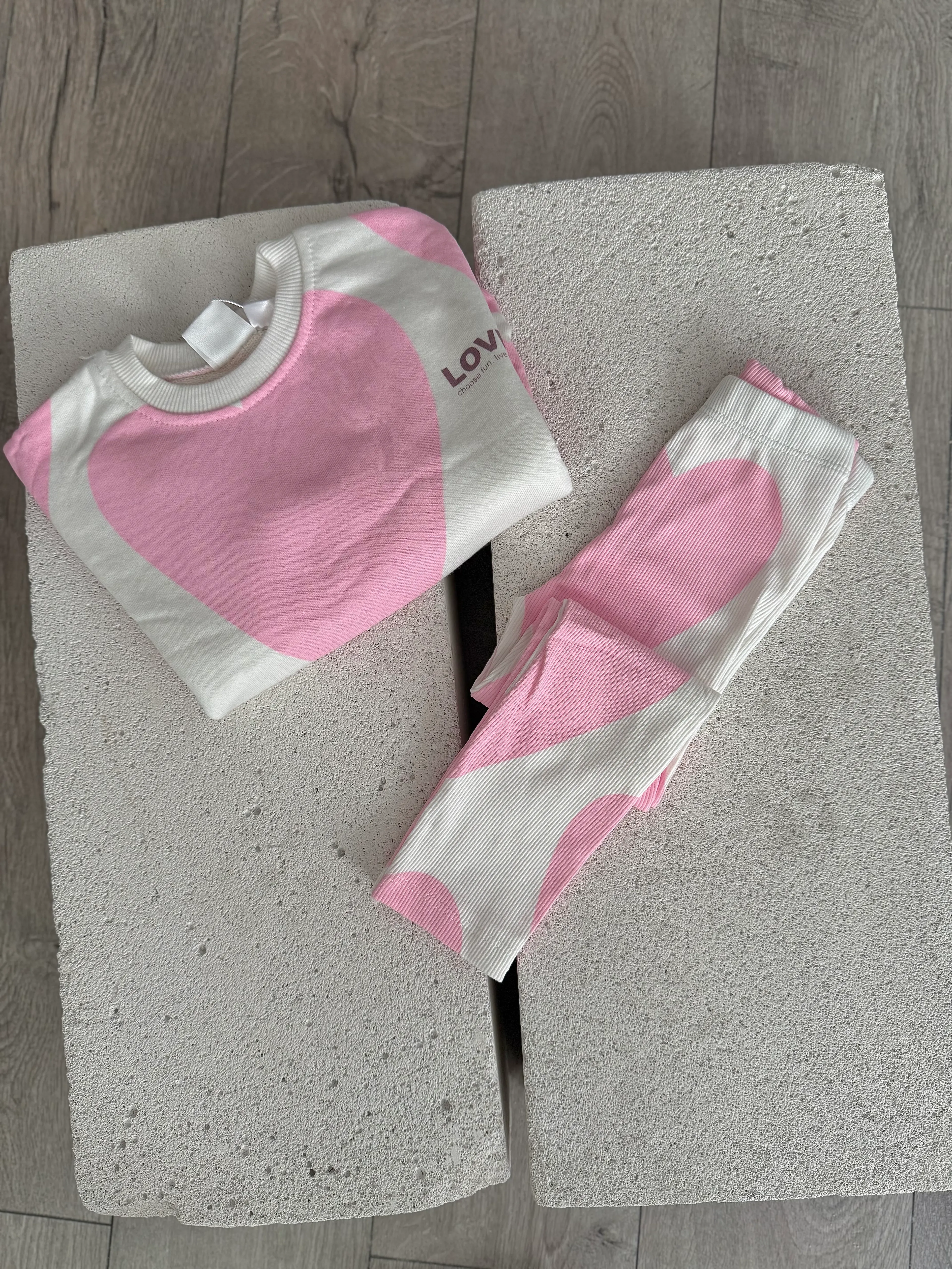 PEMBE KALPLİ TAYTLI TAKIM