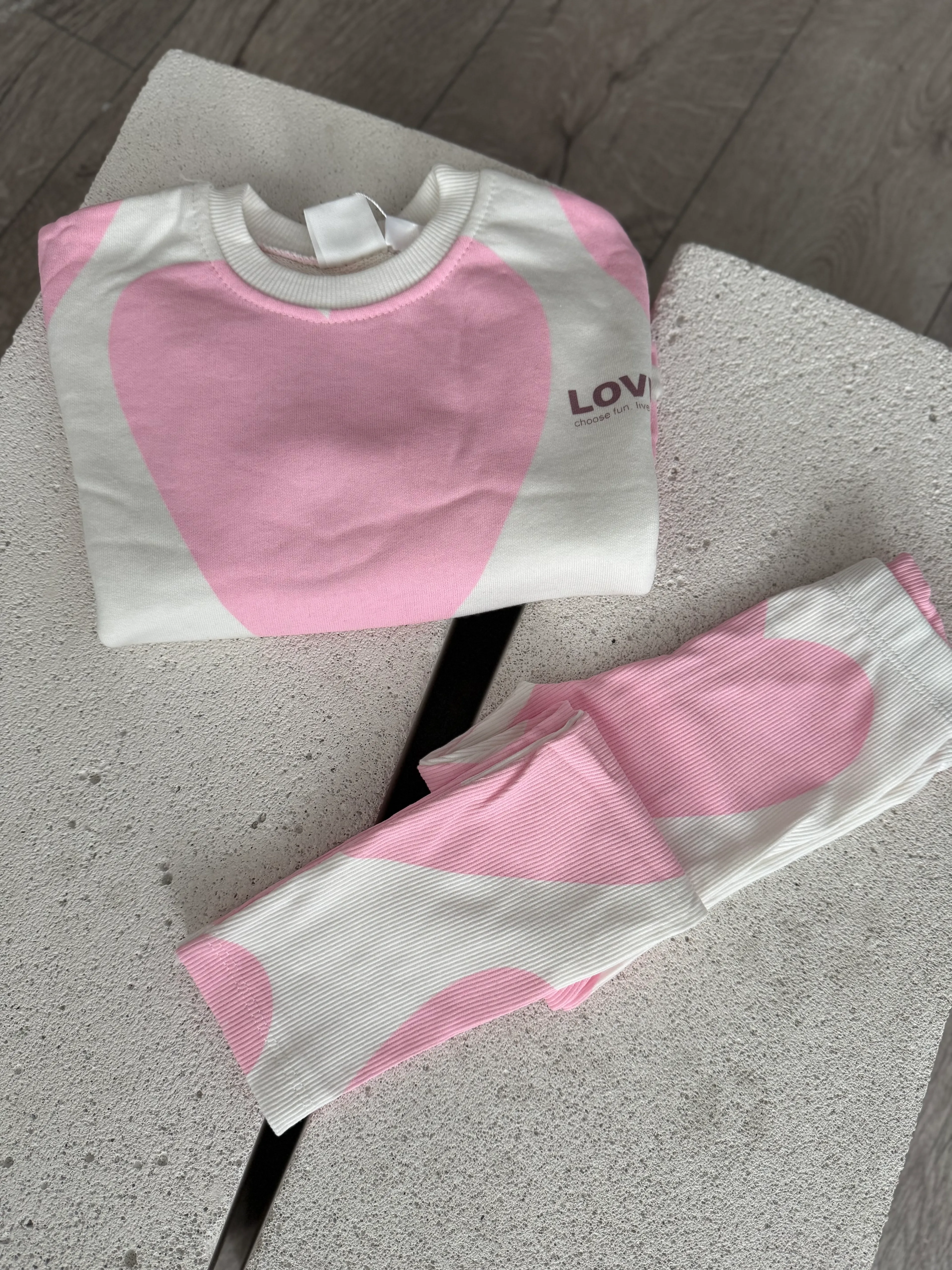 PEMBE KALPLİ TAYTLI TAKIM