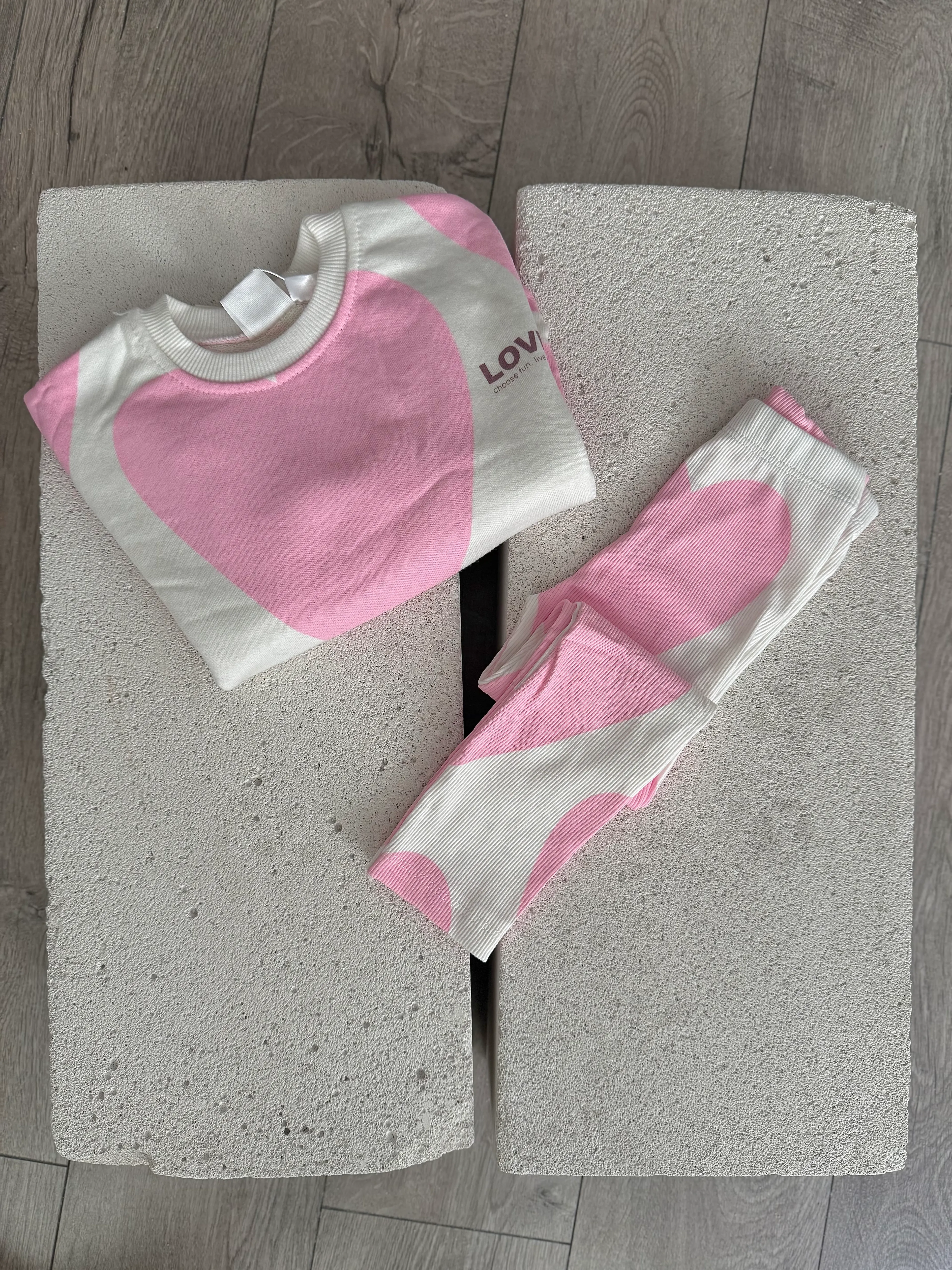 PEMBE KALPLİ TAYTLI TAKIM