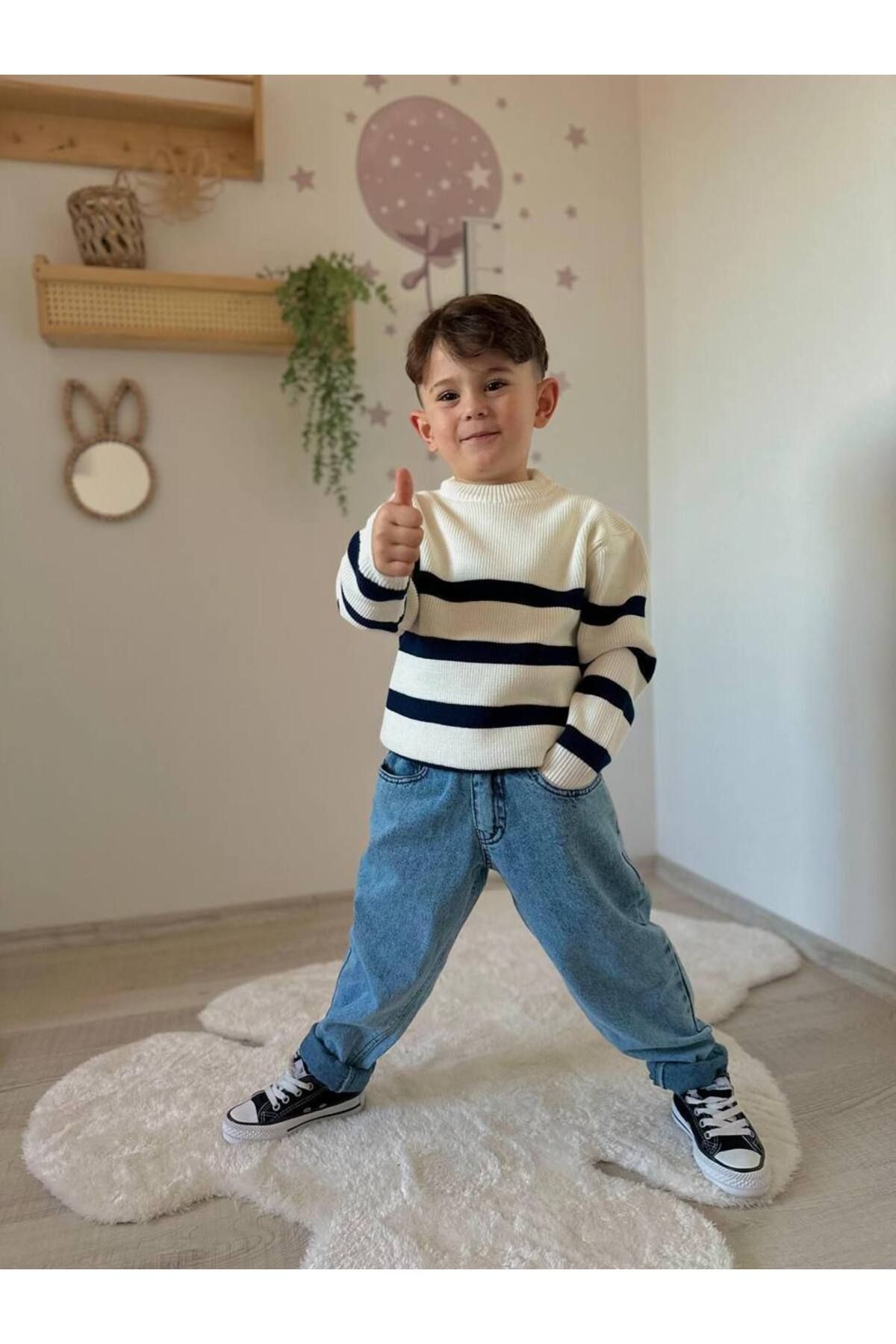 Erkek Çocuk Triko Kazaklı Kot Pantolonlu Takım
