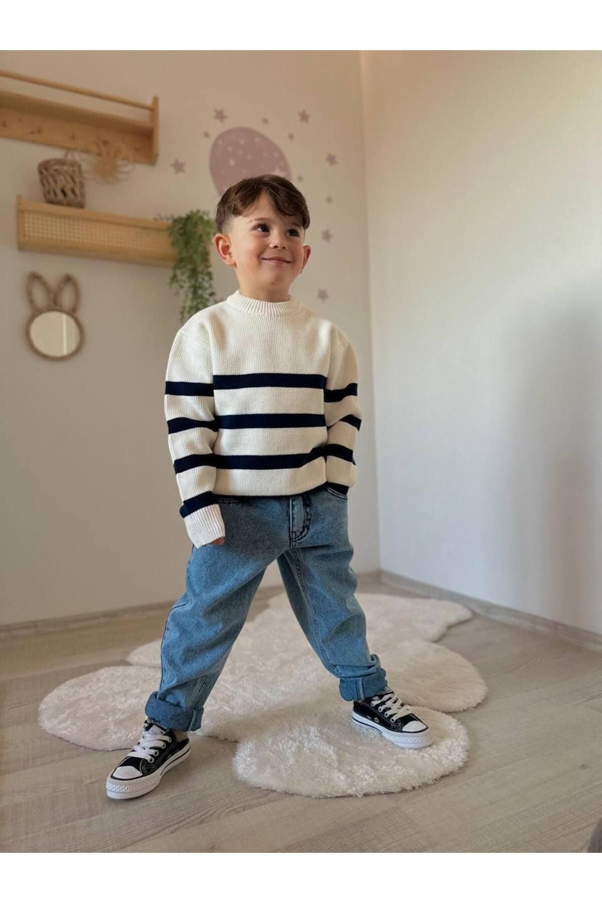 Erkek Çocuk Triko Kazaklı Kot Pantolonlu Takım