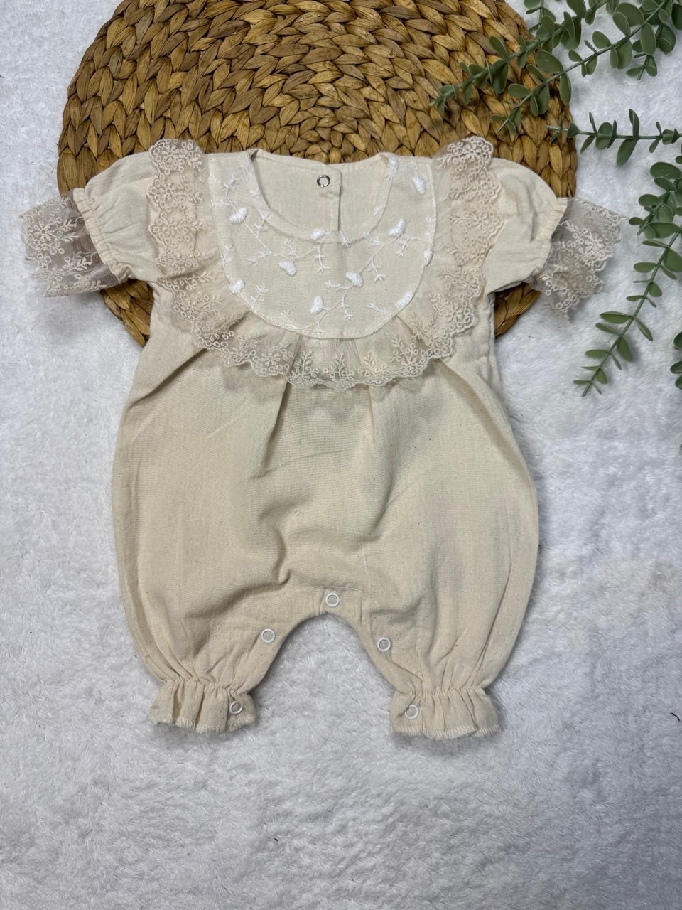 Kız Bebek Yakası Dantelli Keten Tulum