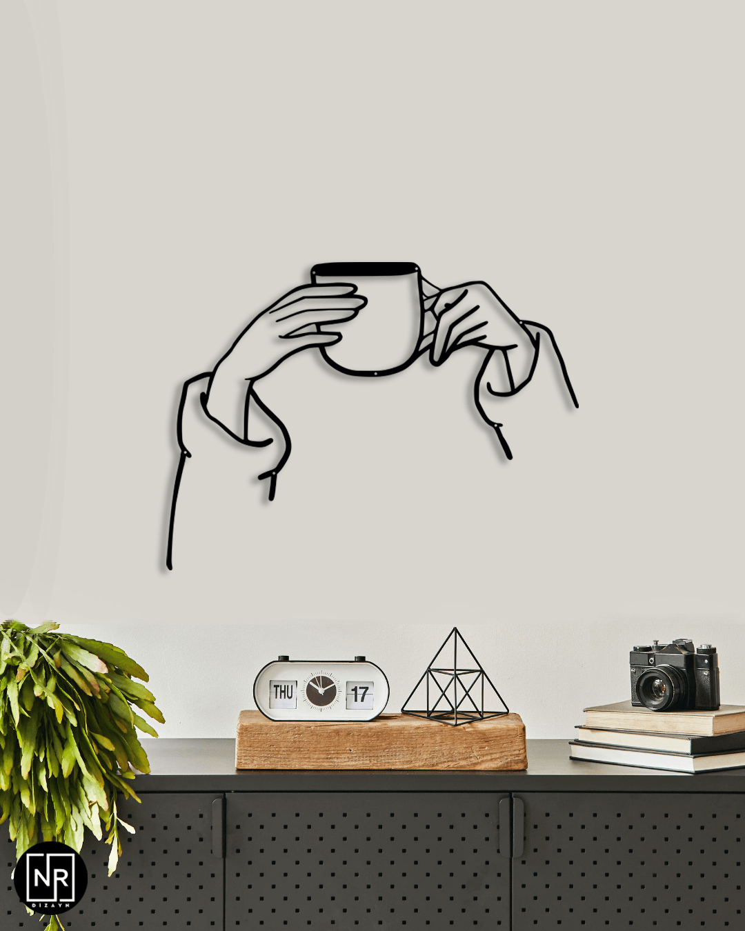 Metall Wandbild mit Hand und Tasse