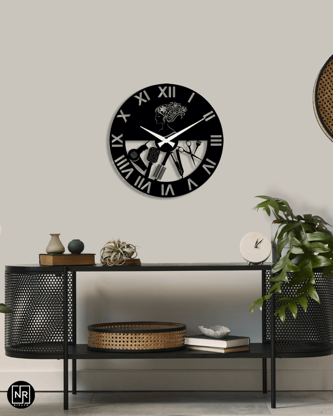 Women's Hairdresser Detailed Metal Wall Clock