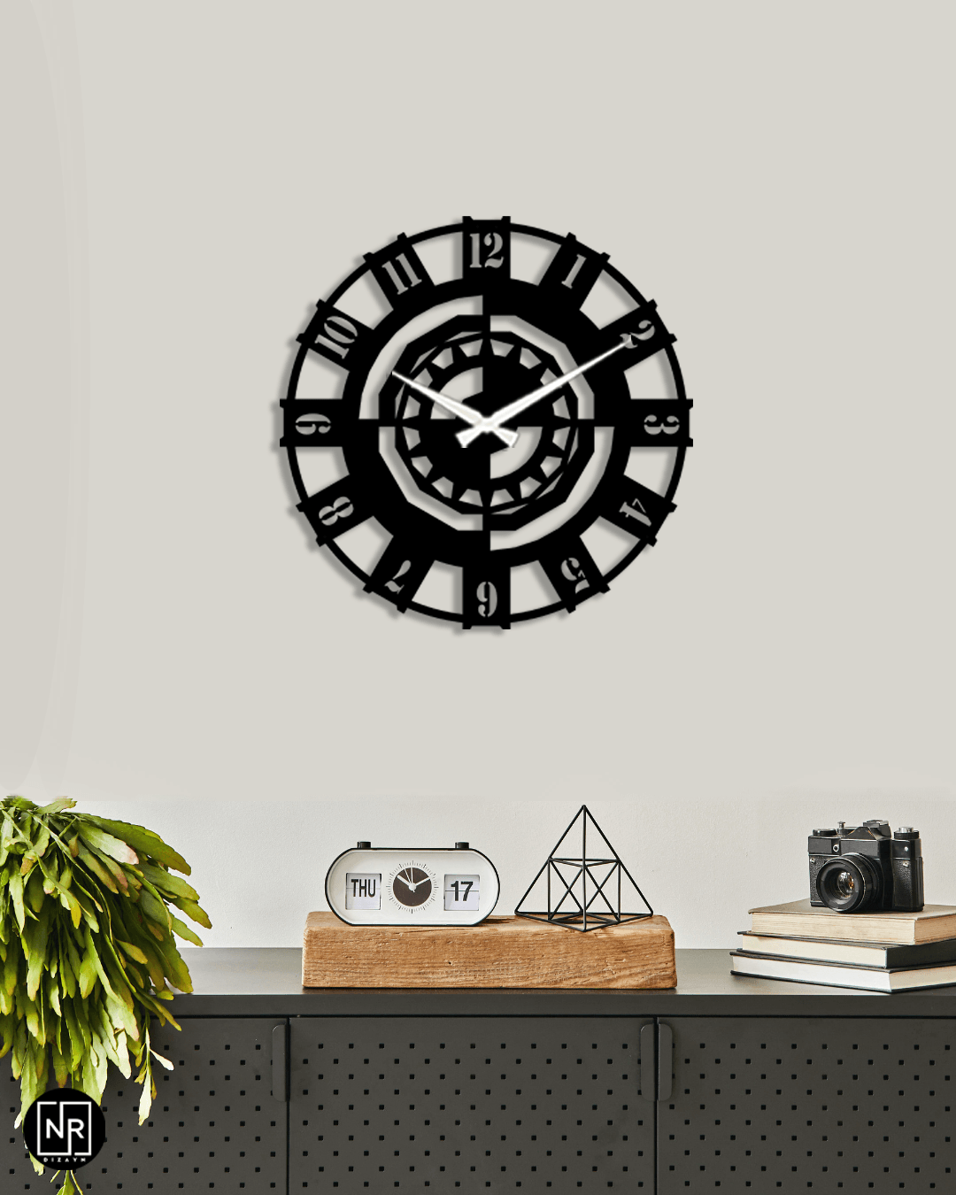 Decorative Metal Wall Clock with Mechanical Motif