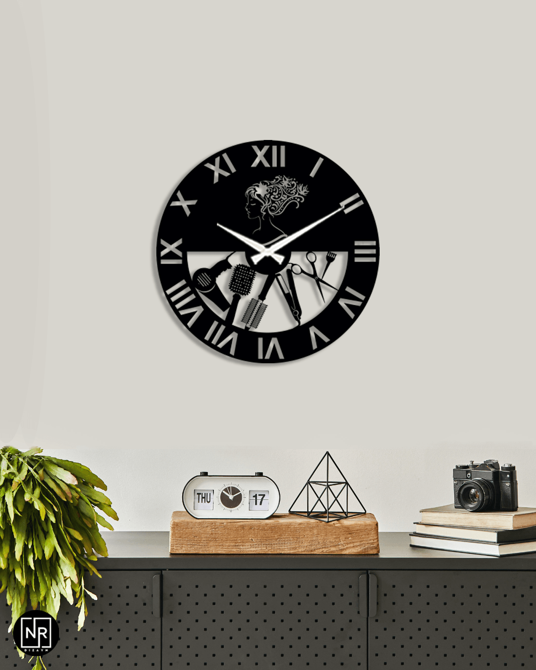 Women's Hairdresser Detailed Metal Wall Clock