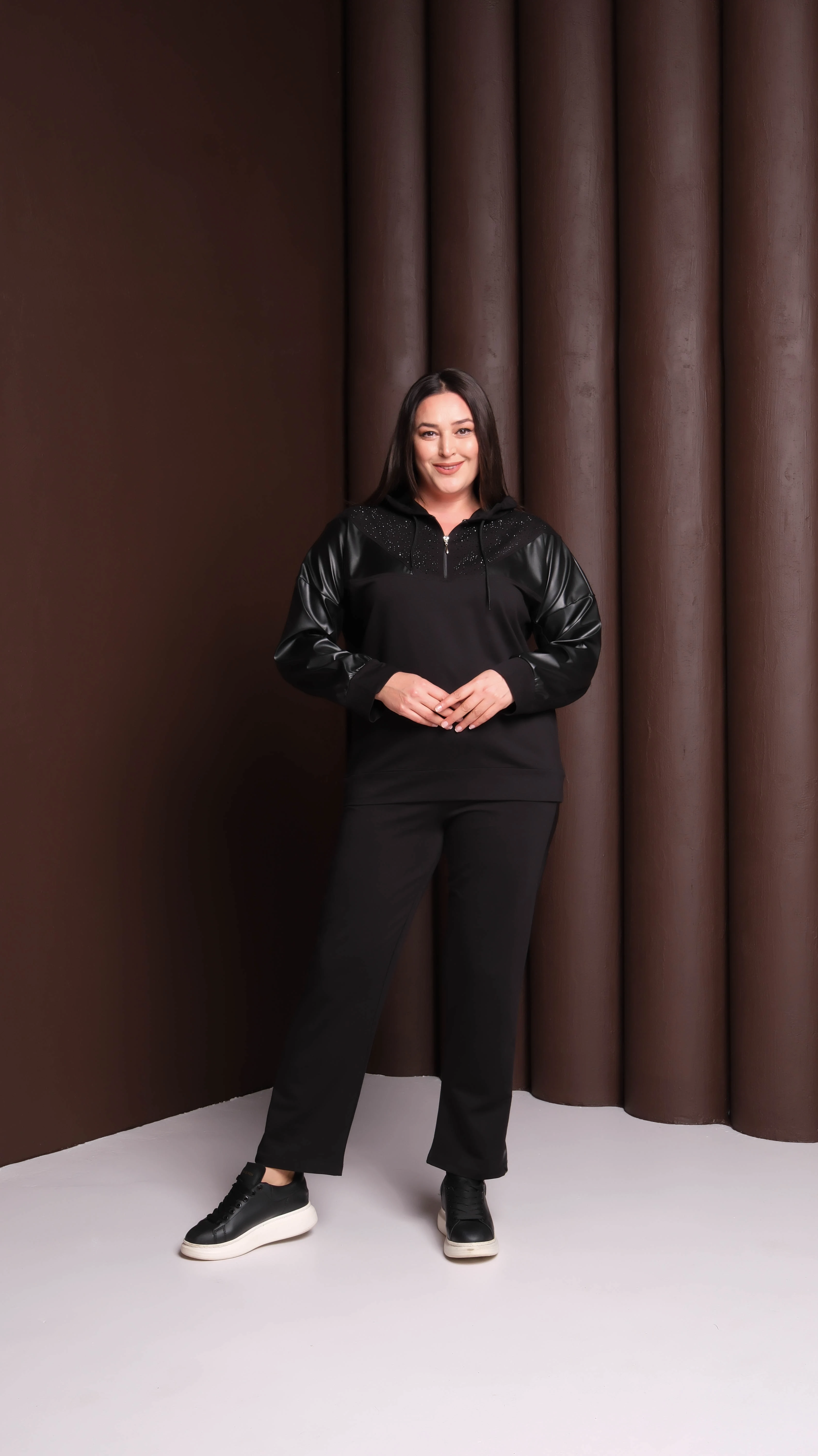 Deri Kollu Taş Detaylı Takım