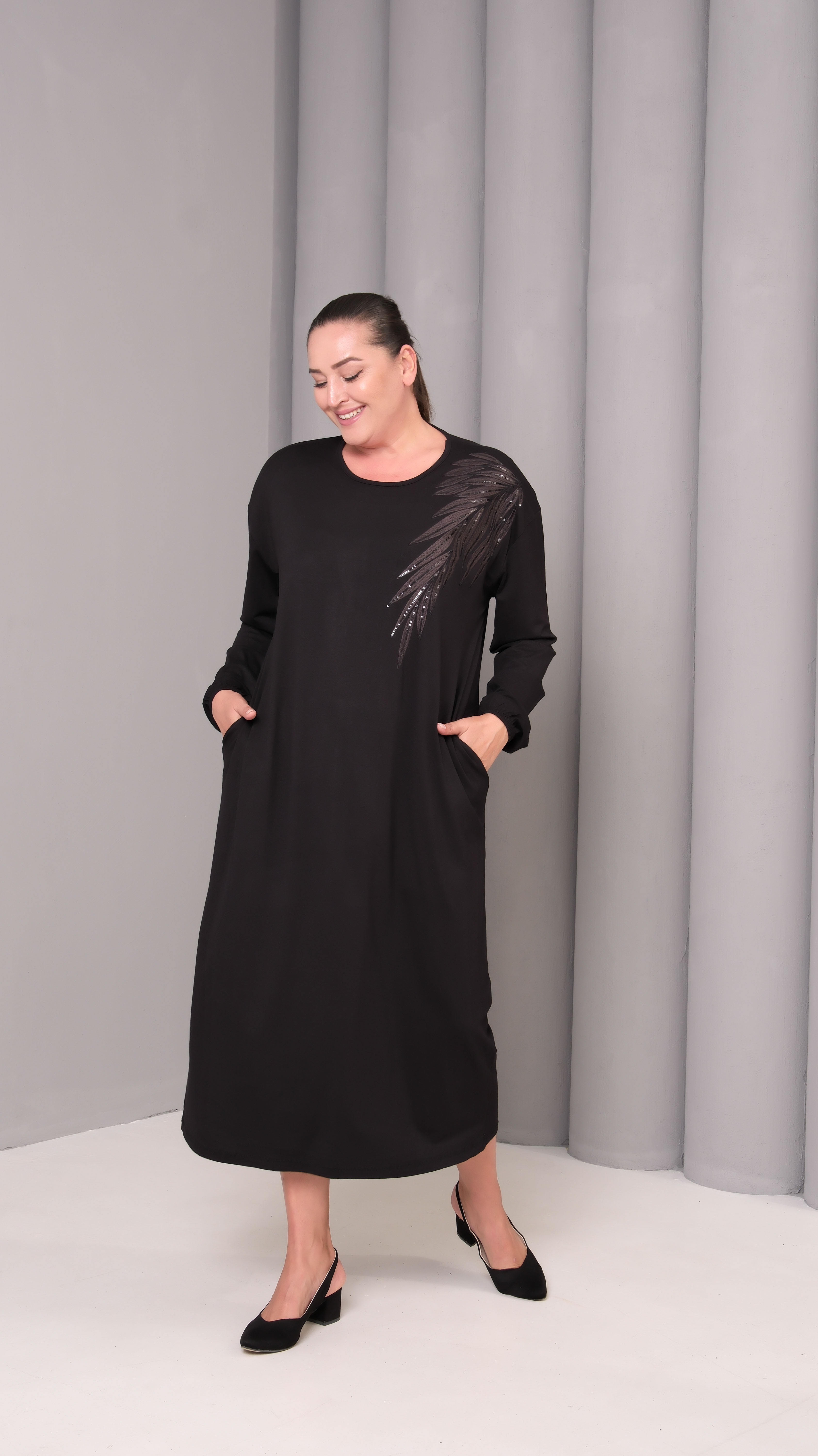 Pullu Yaprak Nakışlı Uzun Kol Elbise