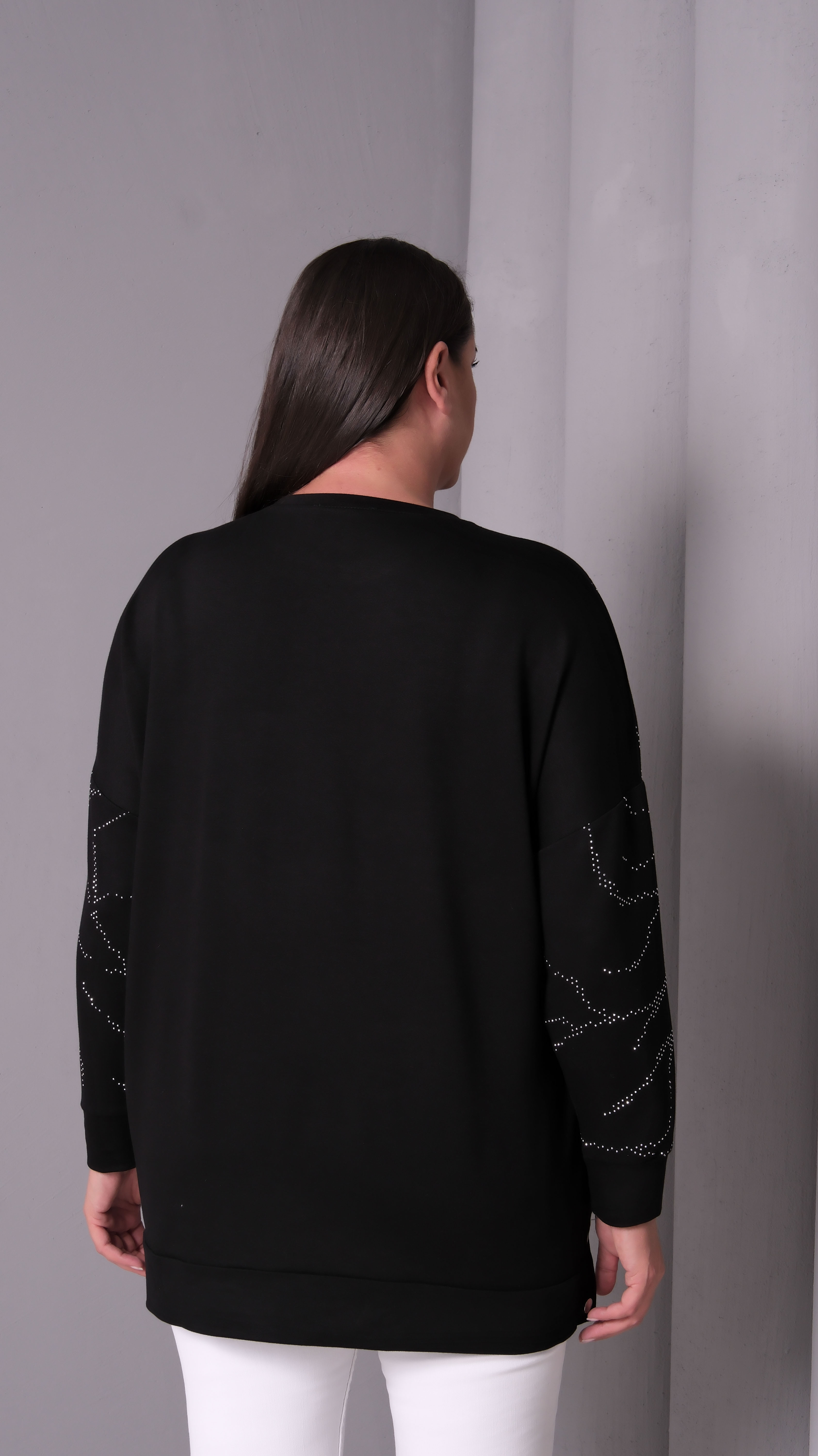 Asimetrik Kesim Taşlı Sweatshirt
