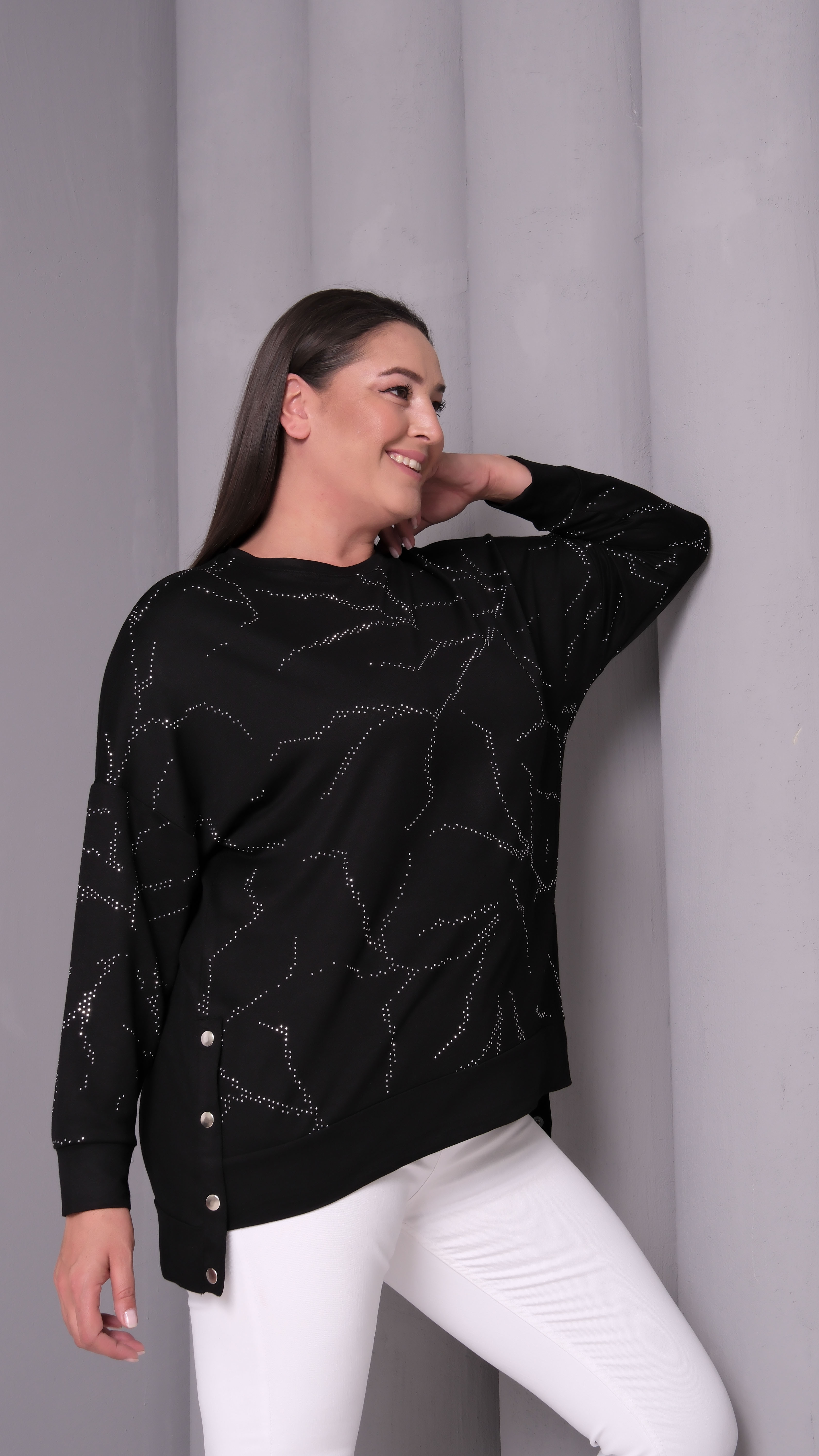 Asimetrik Kesim Taşlı Sweatshirt
