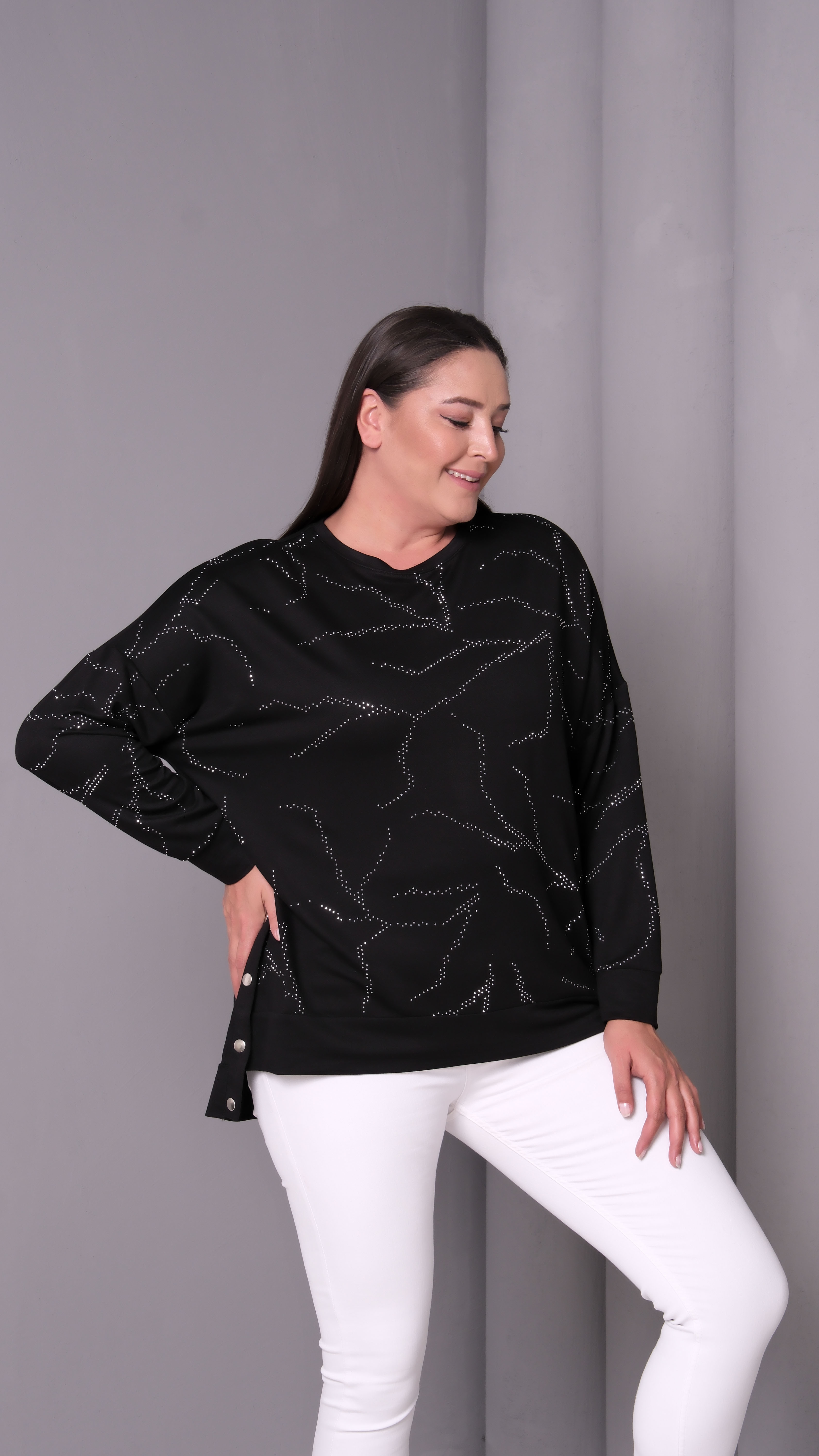 Asimetrik Kesim Taşlı Sweatshirt