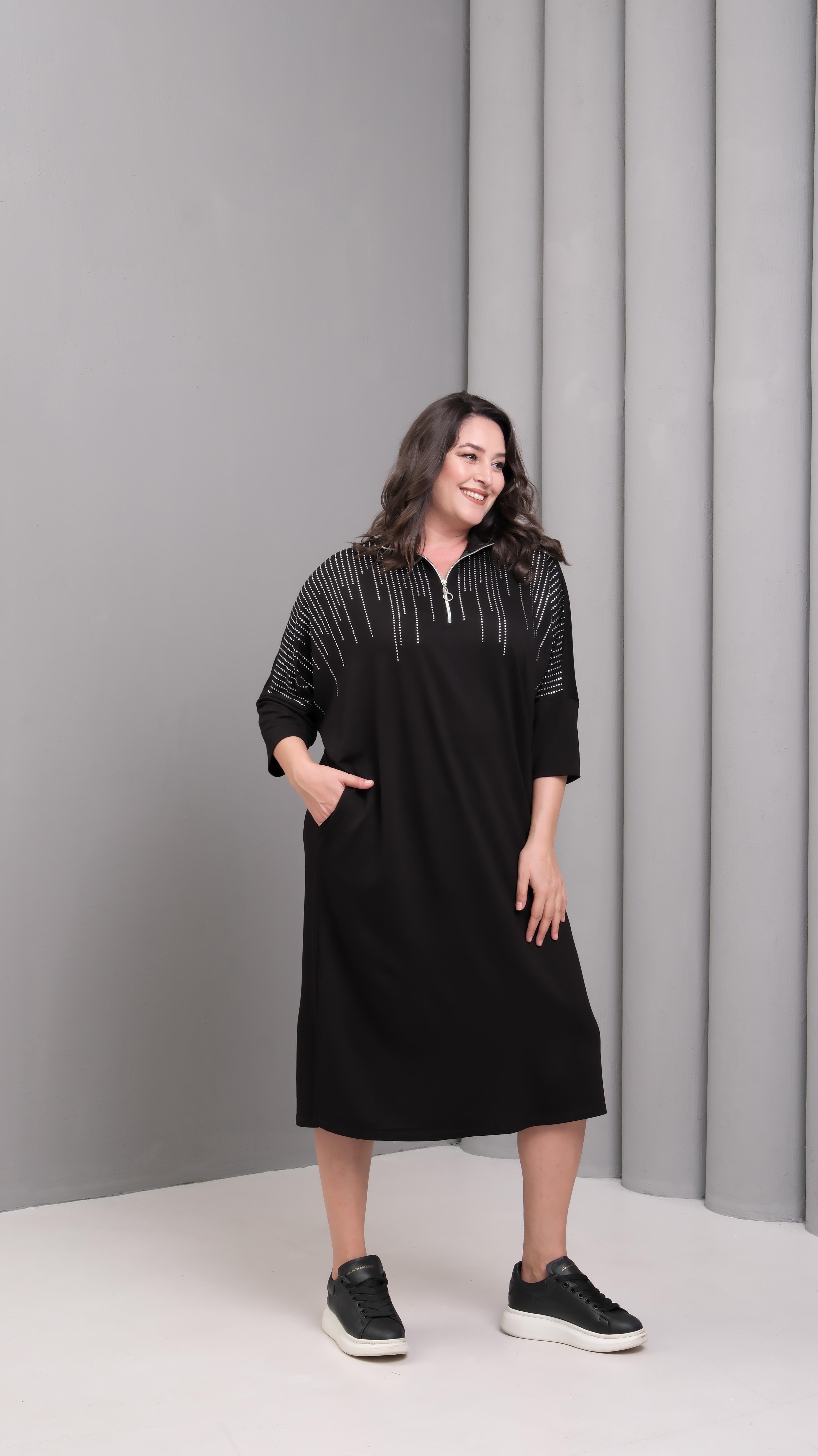 Kayan Taş Desenli Yarım Kol Elbise