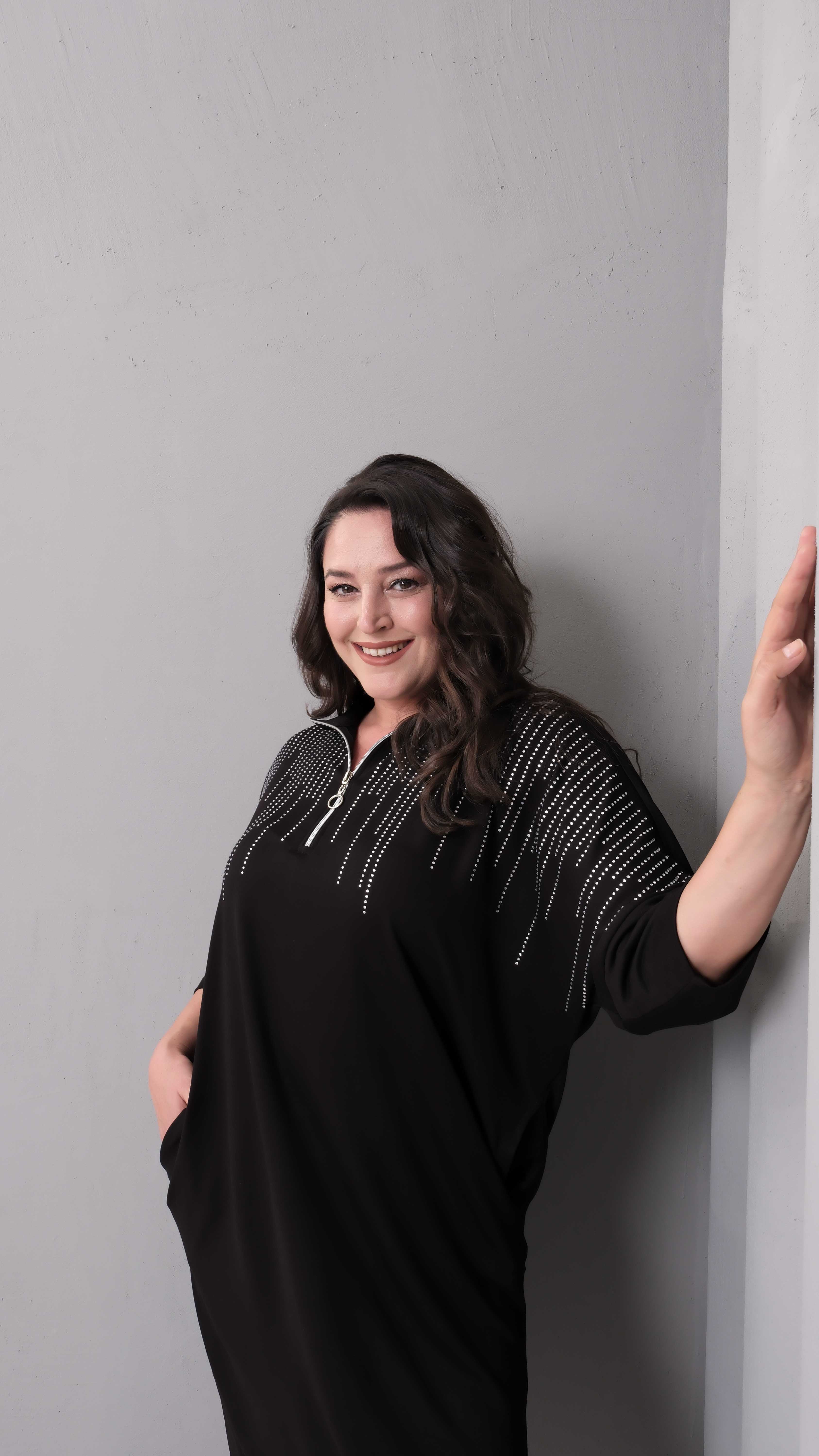 Kayan Taş Desenli Yarım Kol Elbise