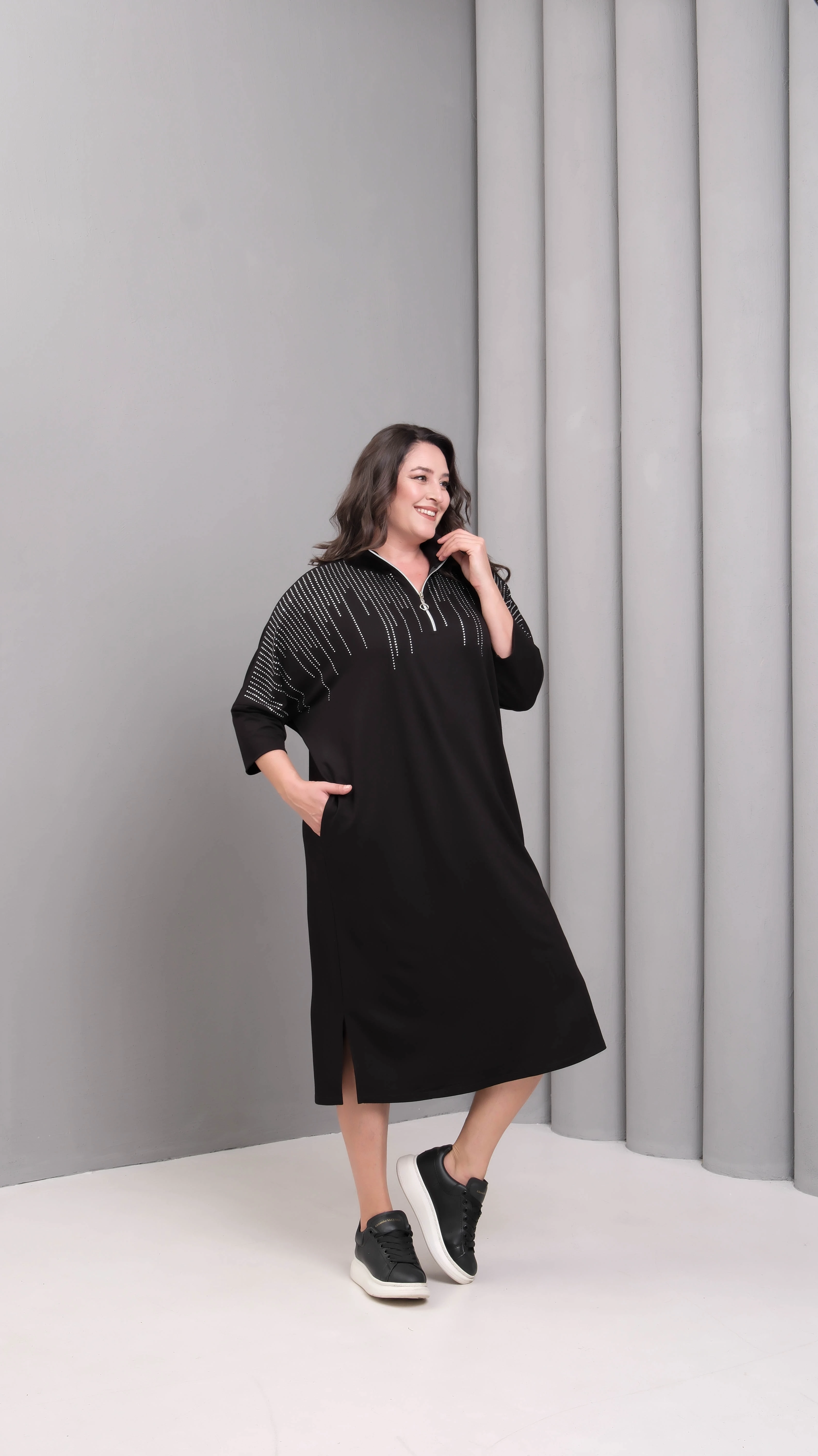 Kayan Taş Desenli Yarım Kol Elbise