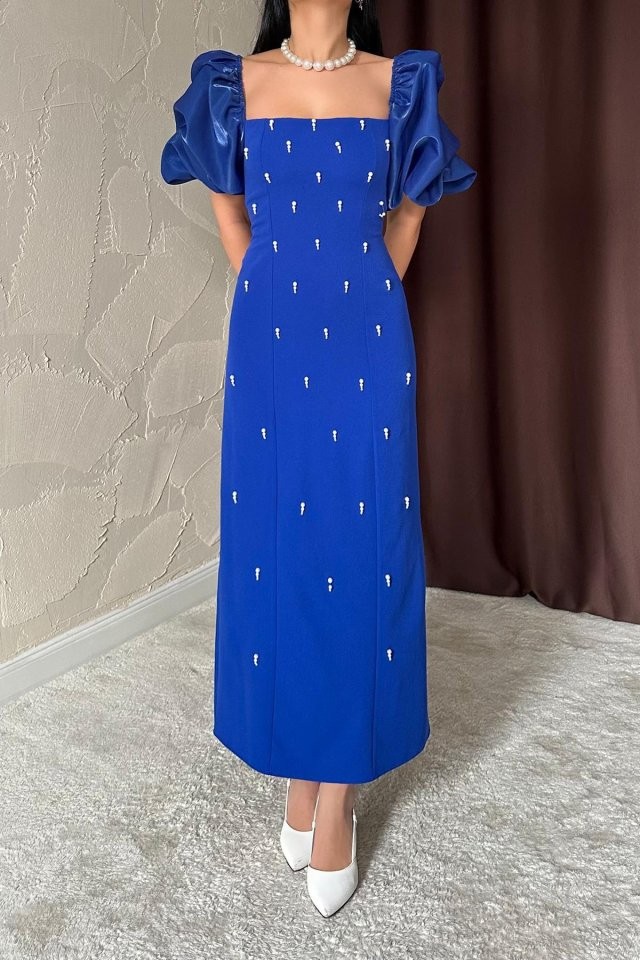 Saks İşlemeli Kolu Garnili Elbise