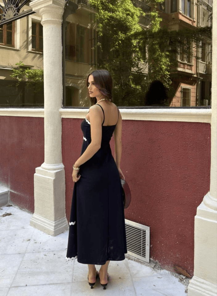 Askılı Uzun Şerit Detaylı Şık Ve Rahat Elbise - Lacivert