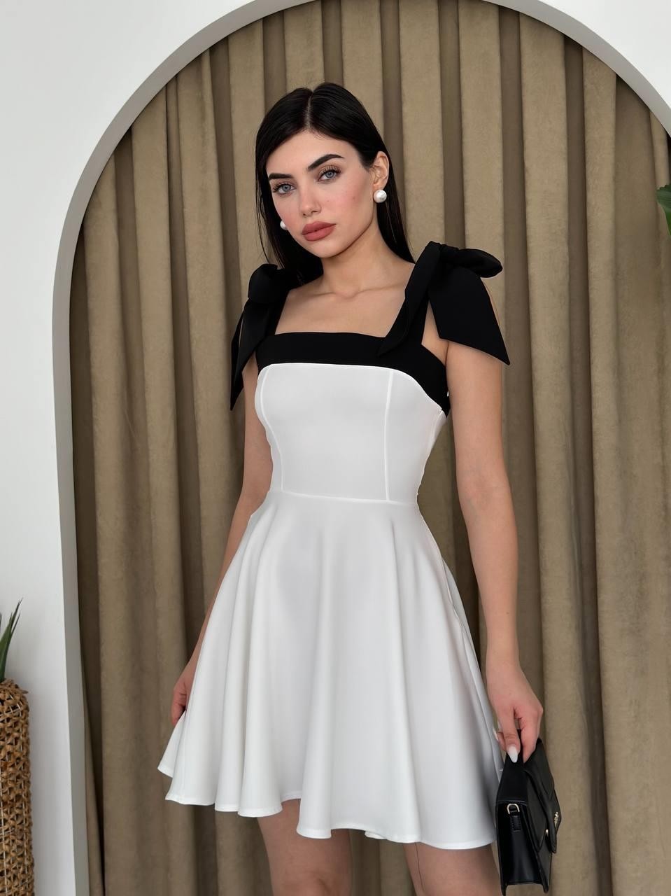 Cloche Omuzu Fiyonklu Elbise