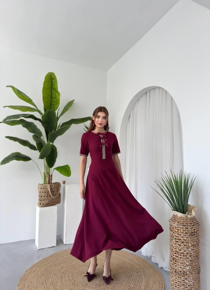 Wera Taşlı Fiyonk Detaylı Elbise