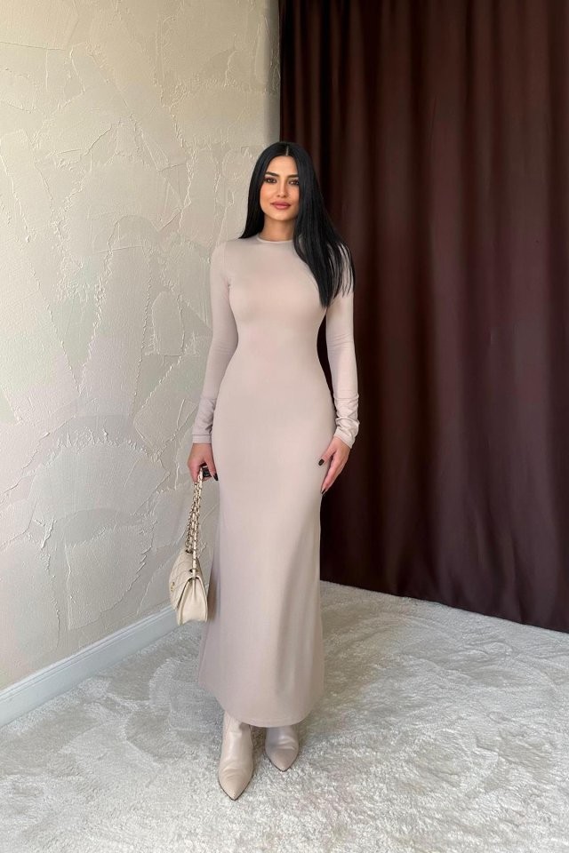 Bej Vücudu Saran Uzun Elbise