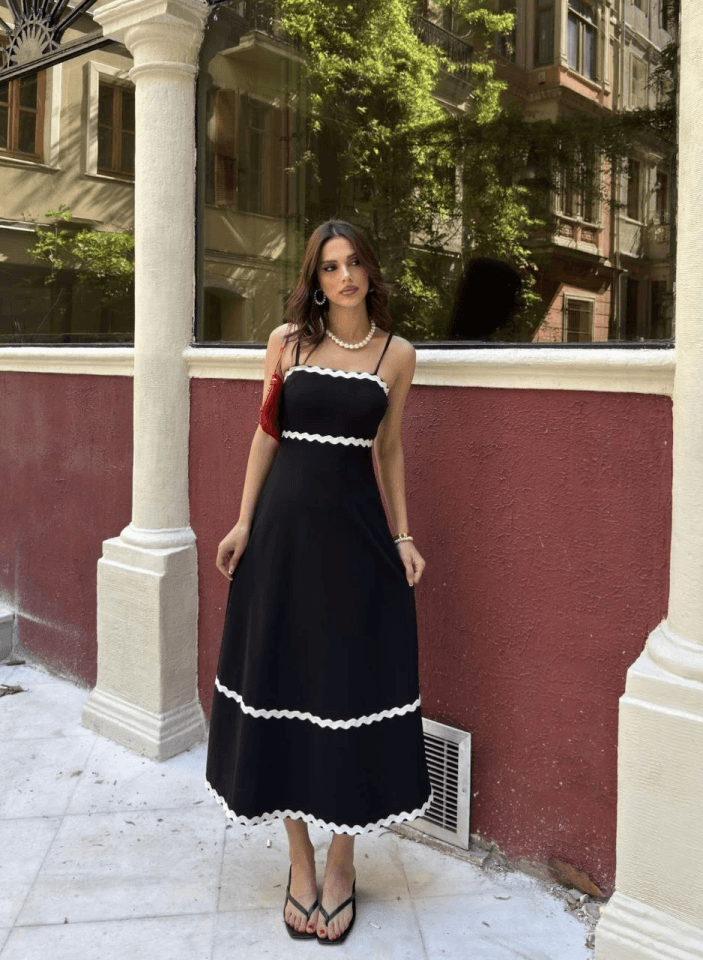 Askılı Uzun Şerit Detaylı Şık Ve Rahat Elbise - Siyah