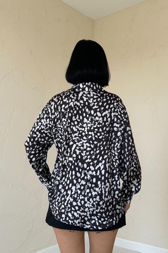 Siyah Leopar Desenli Saten Gömlek
