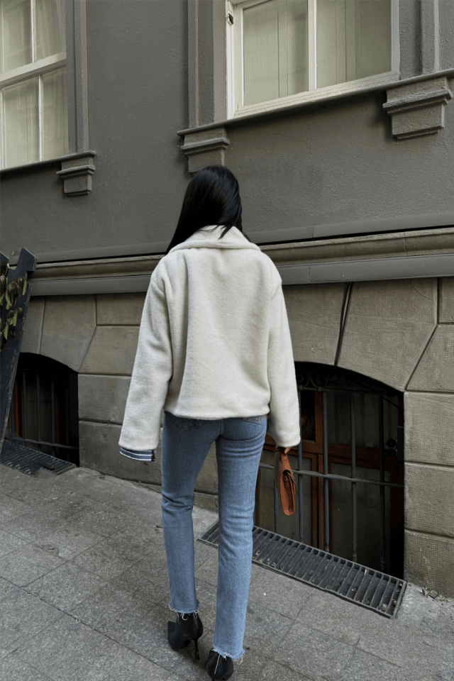 YÜN CROP KABAN - Krem