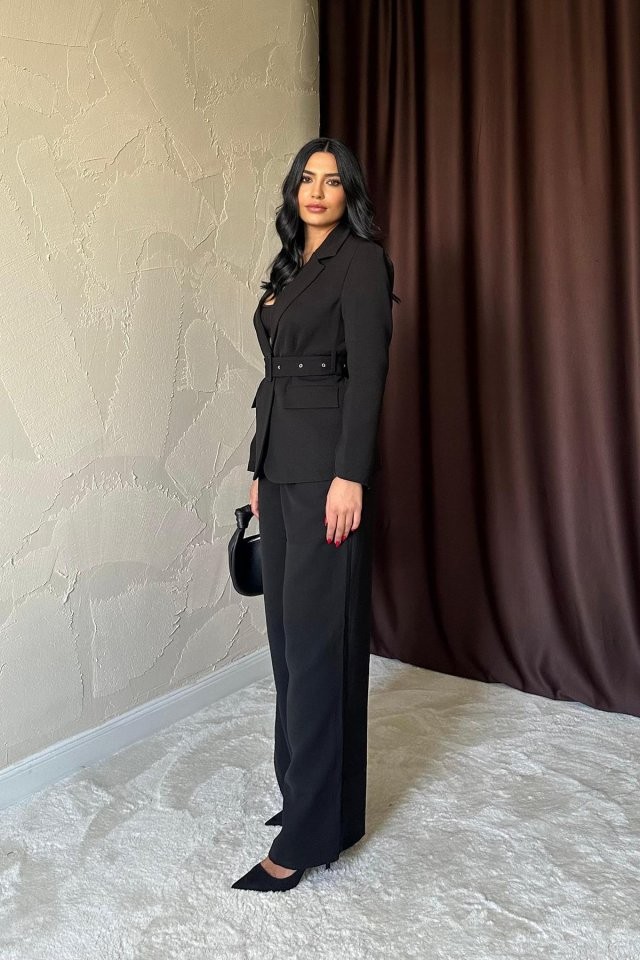 Siyah Cep Kapaklı Ve Kemerli Ceket
