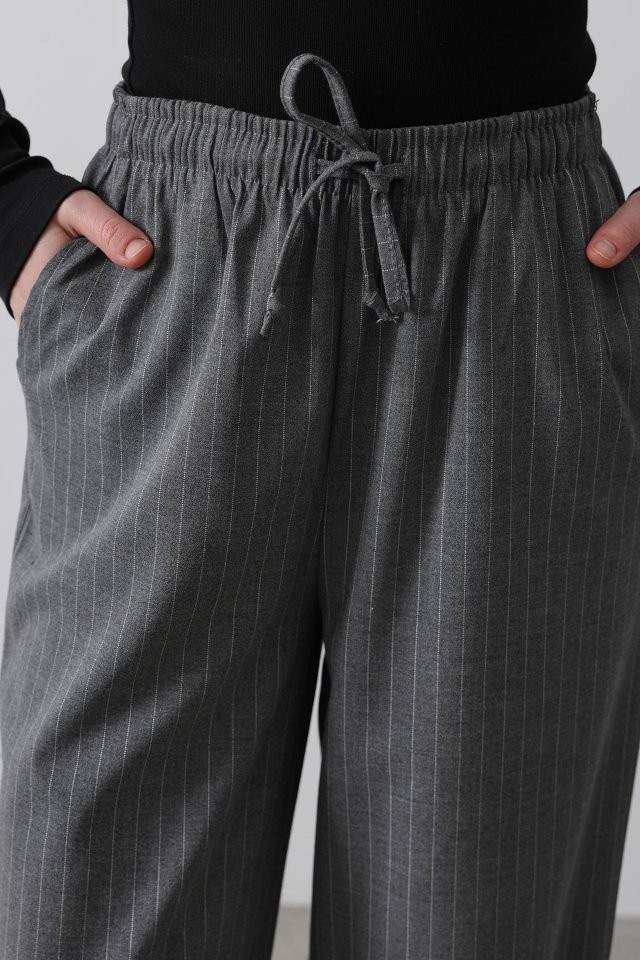 Beli Lastikli Bol Paça Pantolon - Lacivert-Beyaz