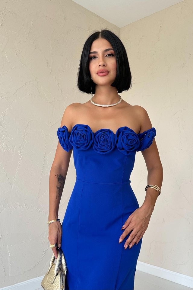 Beyaz Madonna Yaka Güllü Elbise