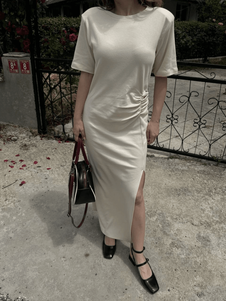Kısa Kollu Uzun Yandan Yırtmaçlı Elbise - Beyaz