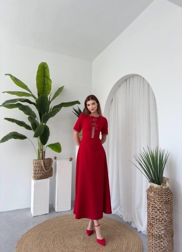 Wera Taşlı Fiyonk Detaylı Elbise