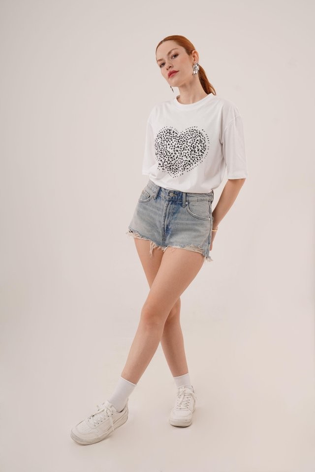 Kalp Baskılı Crop Beyaz Tişört
