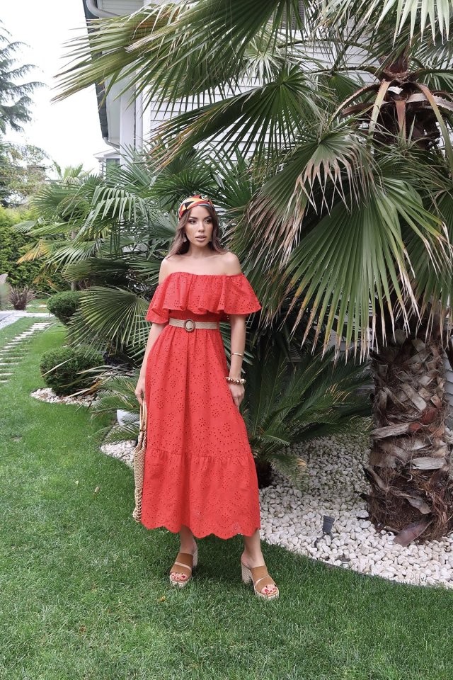 Kırmızı Omzu Lastikli Brode Elbise