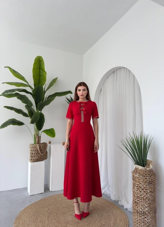 Wera Taşlı Fiyonk Detaylı Elbise
