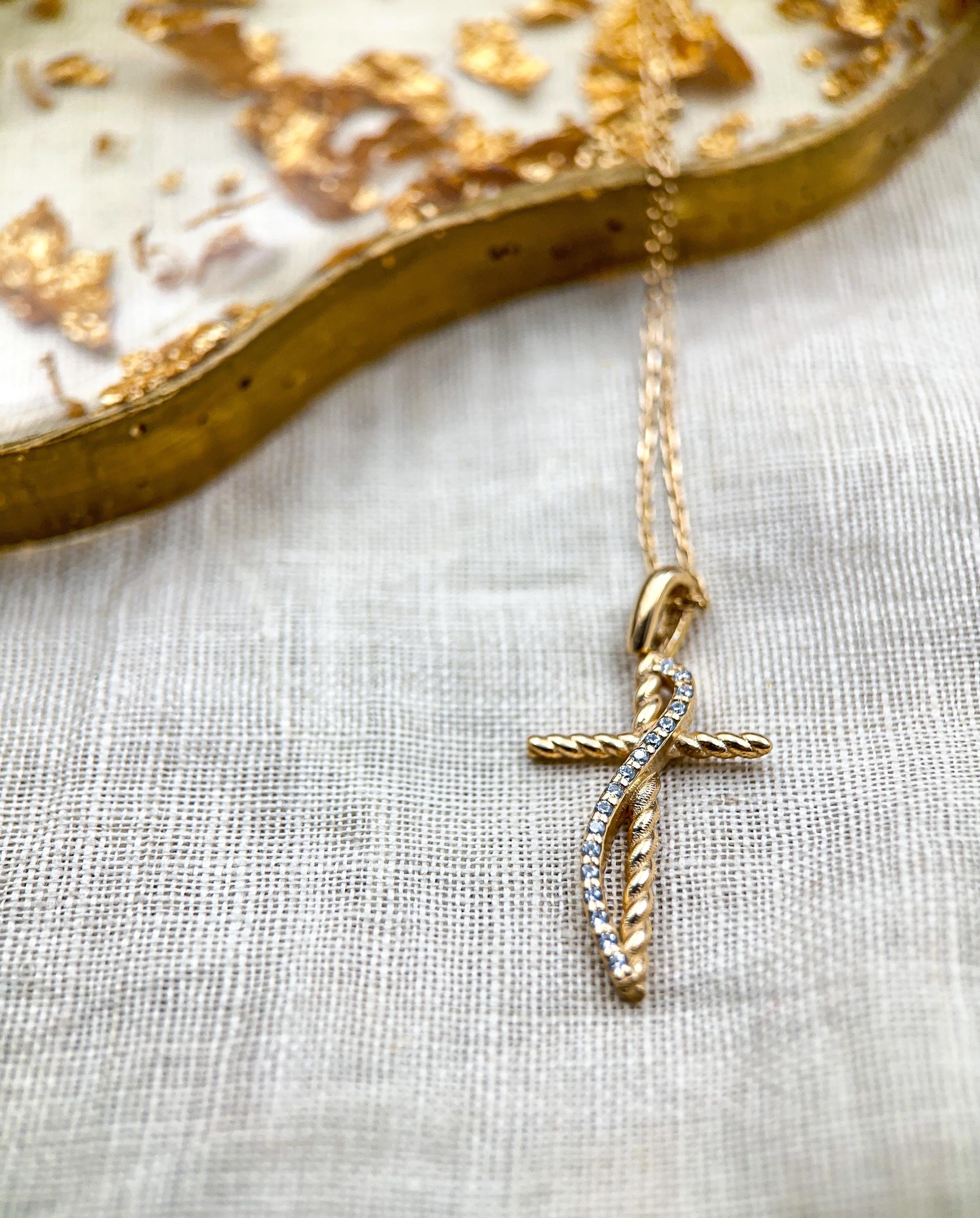 Kreuz-Halskette aus 14-karätigem Gold mit Diamanten für Damen | Christlicher Glaubensschmuck | Authentischer goldener religiöser Anhänger | Perfektes Geschenk für Sie