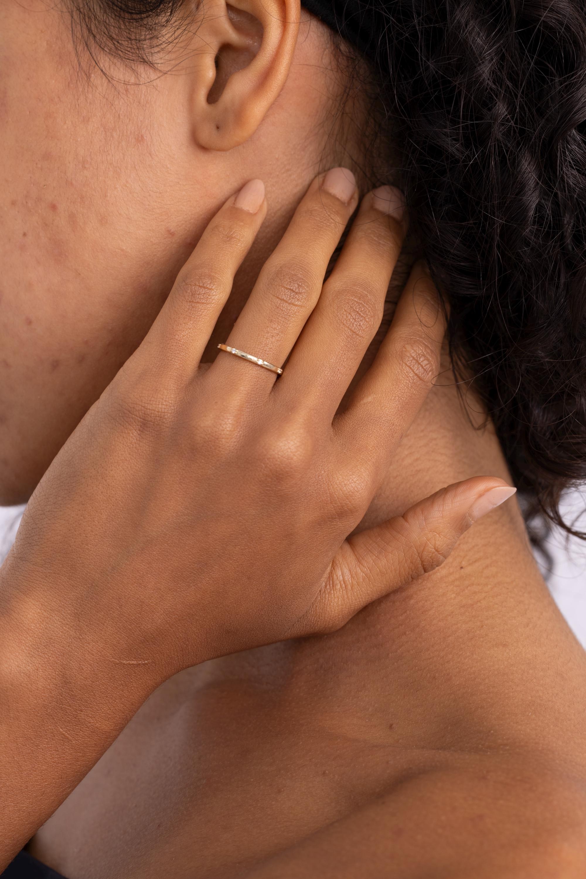 Diamant-Bandring aus 14-karätigem Massivgold für Damen | Bündig gefasstes Diamantband | Stapelbarer Ring aus 14-karätigem Diamant | Hochzeits- oder Jubiläumsgeschenk für Sie