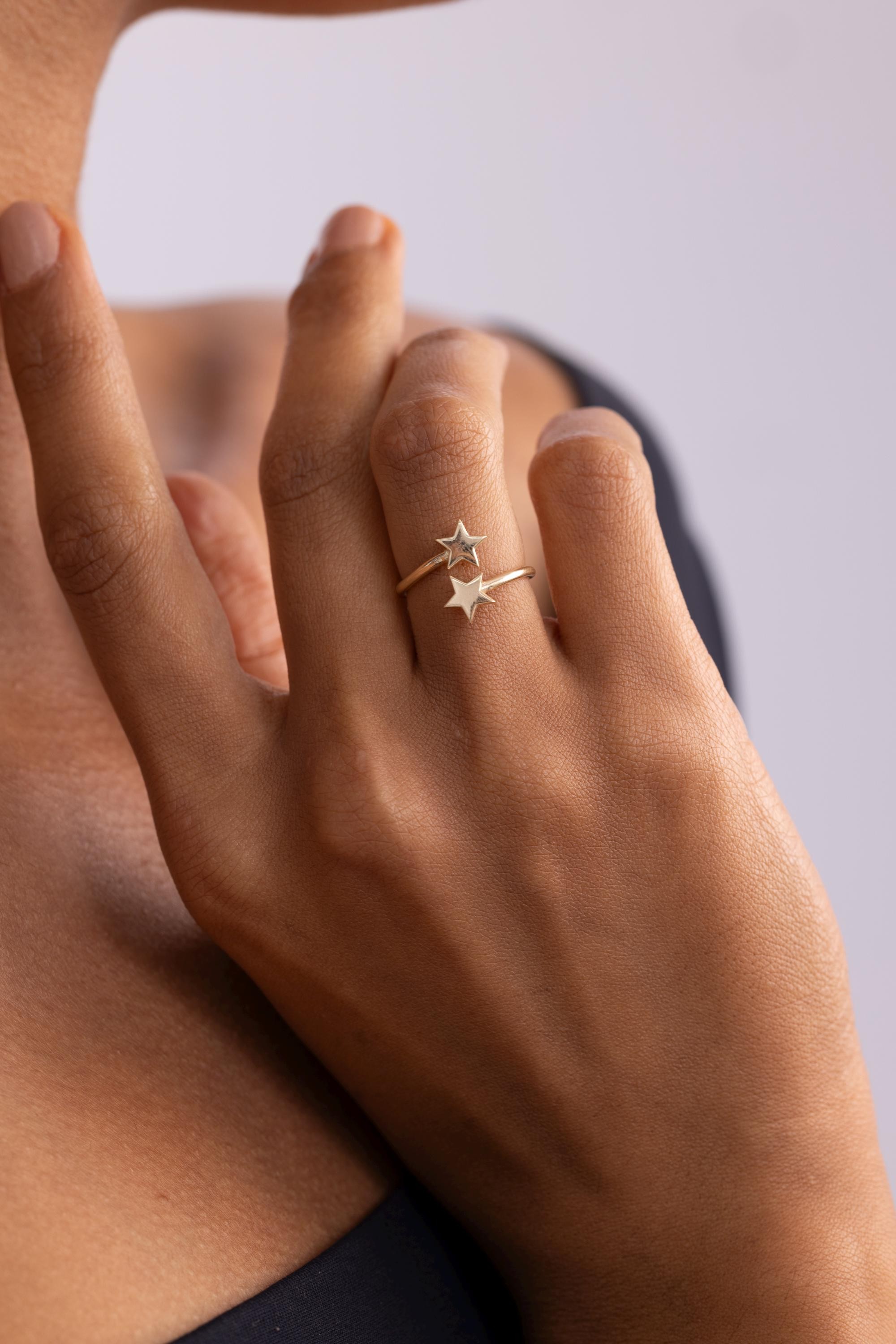Gravierbarer offener Zwei-Sterne-Ring aus 14-karätigem Gold | Stapelring aus 14-karätigem Gold für Damen | Ideales individuelles Geschenk für Sie