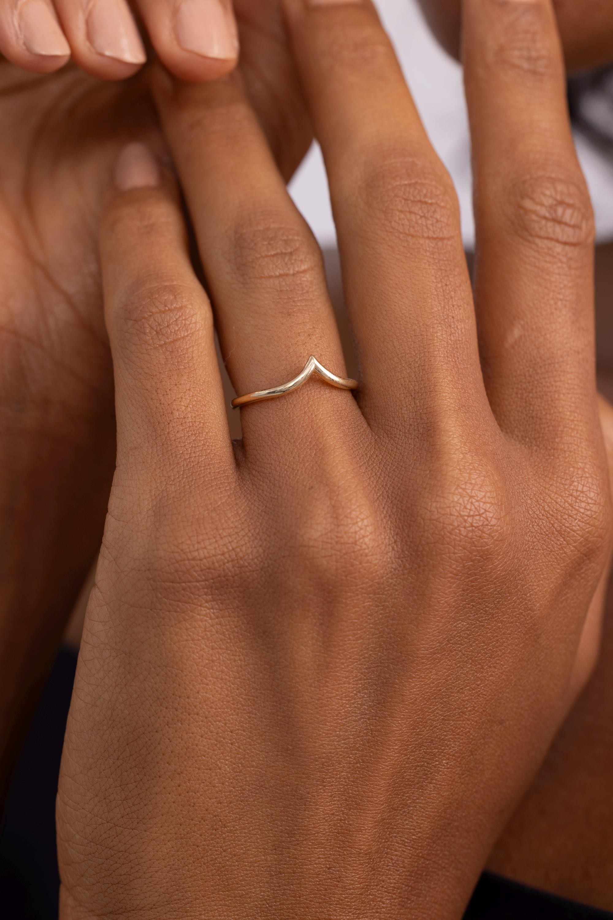 V-Ring aus 14K Massivgold | Chevron-Ring für Damen | Wishbone-Design | 14K Gold Stapelring | Ideales personalisiertes Geschenk