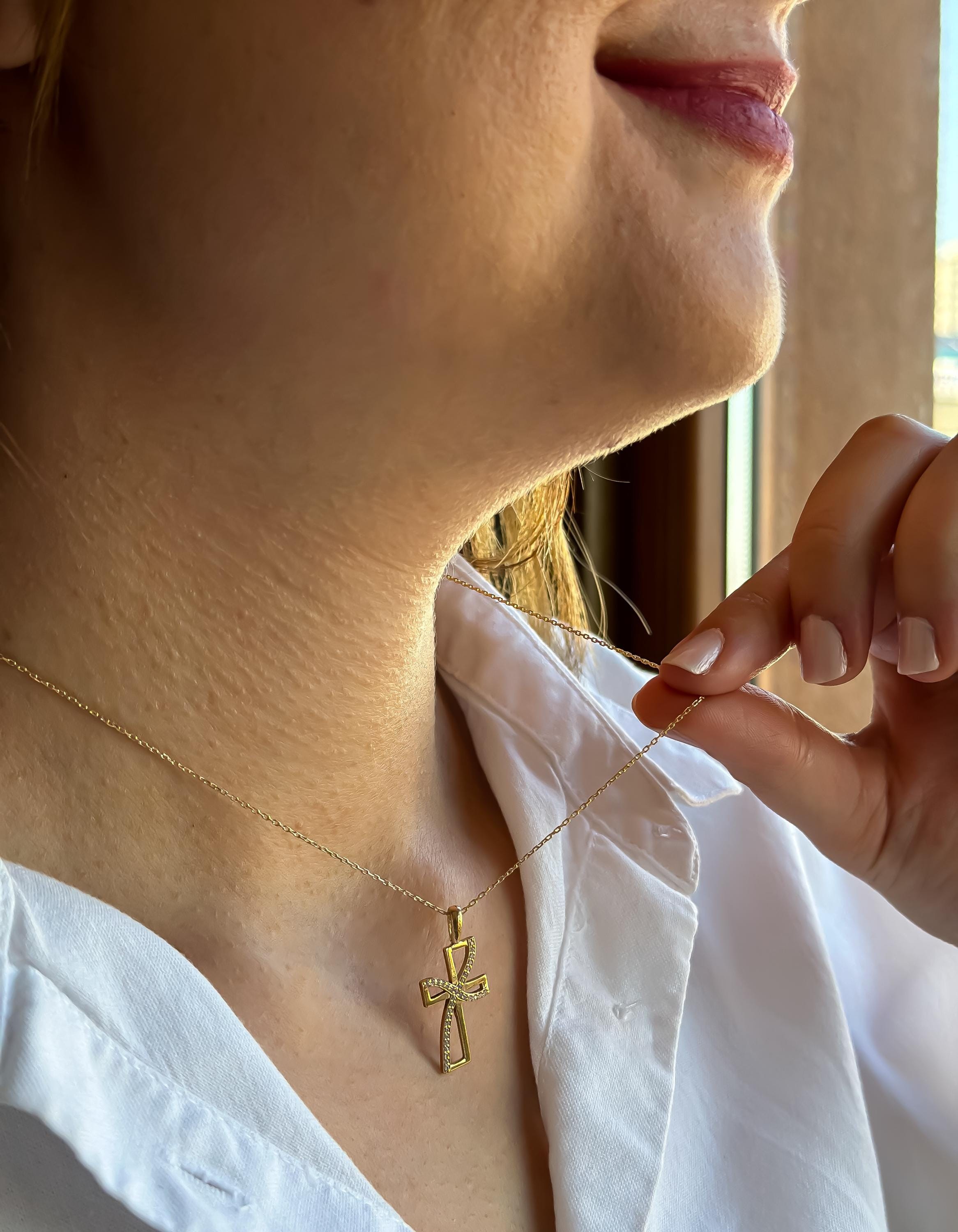 14-karätige Diamant-Kreuz-Halskette aus massivem Gold für Damen | Christlicher Glaubensschmuck | Religiöser Anhänger | Kreuzkette aus echtem Gold | Perfektes Geschenk für sie