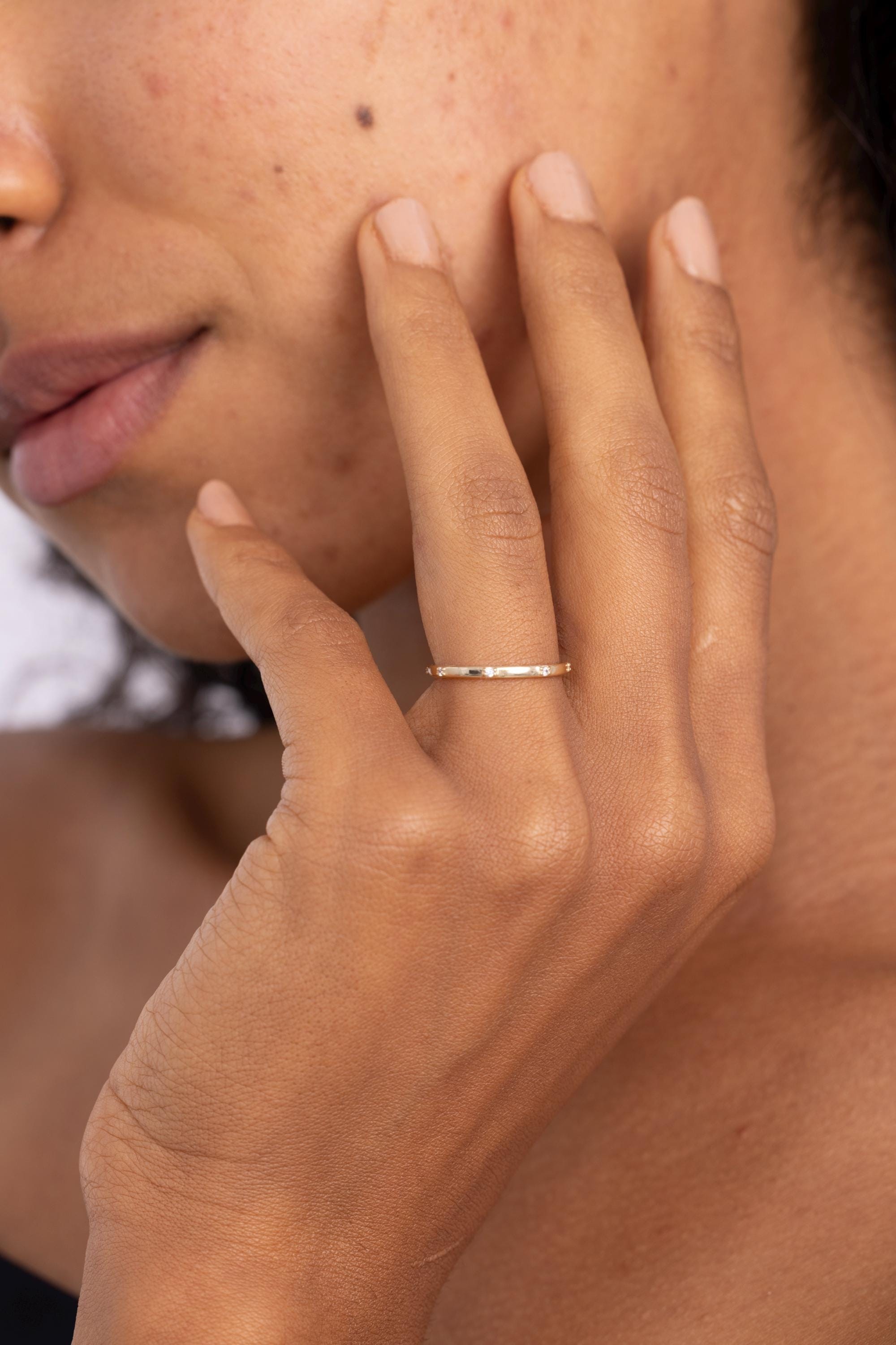 Diamant-Bandring aus 14-karätigem Massivgold für Damen | Bündig gefasstes Diamantband | Stapelbarer Ring aus 14-karätigem Diamant | Hochzeits- oder Jubiläumsgeschenk für Sie