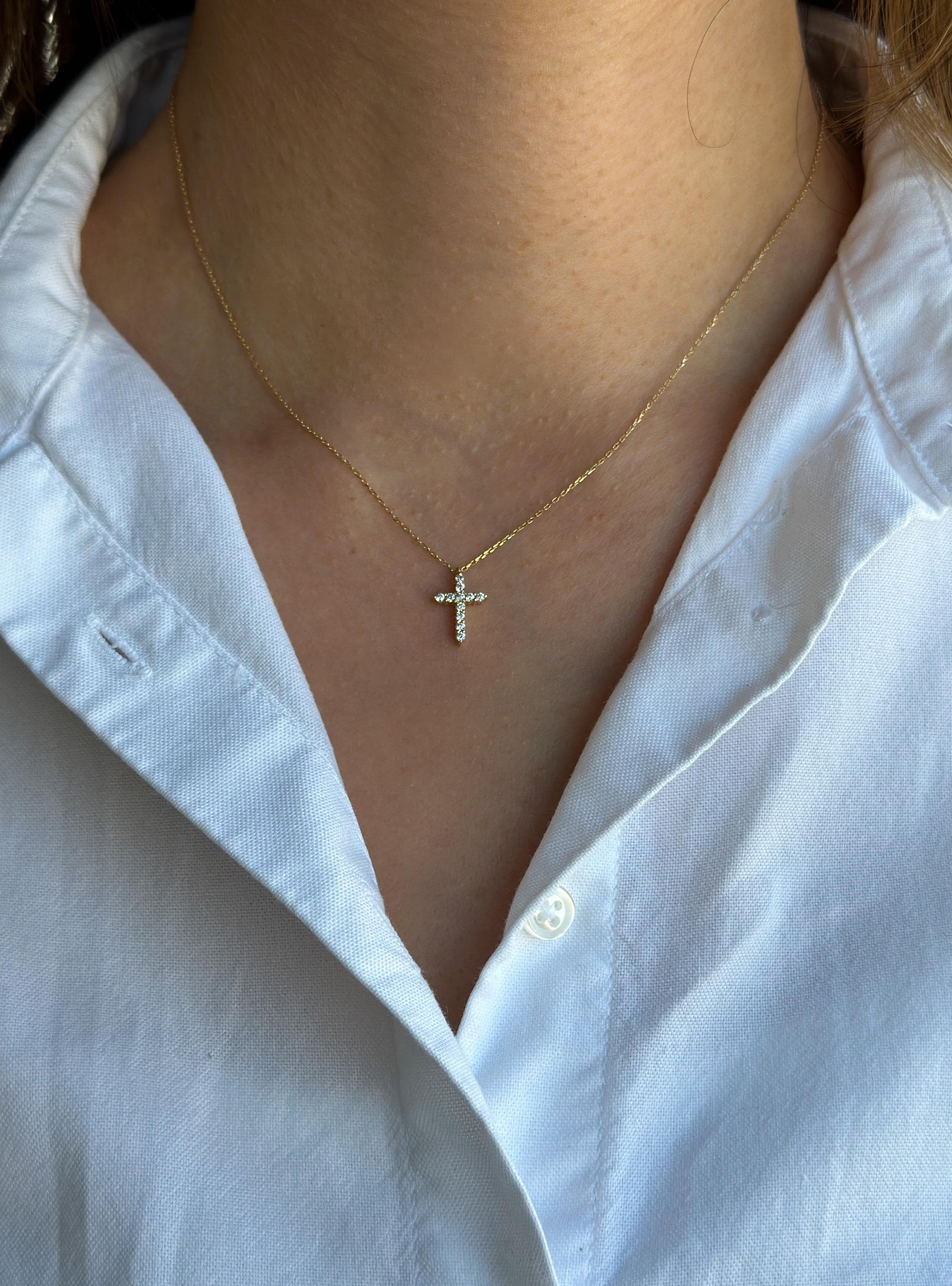 14 Ayar Altın Pırlanta Haç Kadın Kolye | Minimalist Pırlanta Haç Kolye | 14K Altın Takılar | Mükemmel Mezuniyet Hediyesi