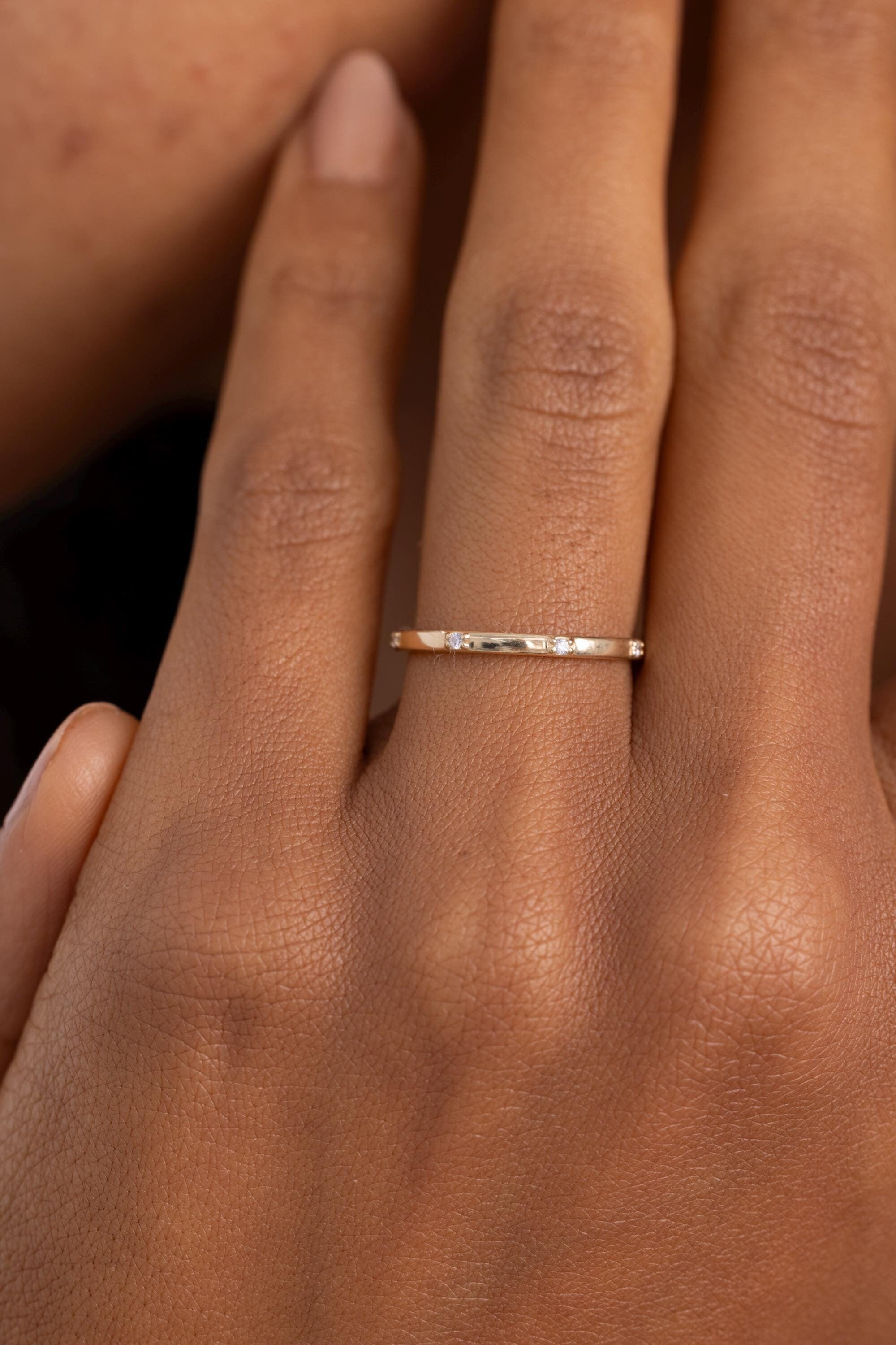 Diamant-Bandring aus 14-karätigem Massivgold für Damen | Bündig gefasstes Diamantband | Stapelbarer Ring aus 14-karätigem Diamant | Hochzeits- oder Jubiläumsgeschenk für Sie