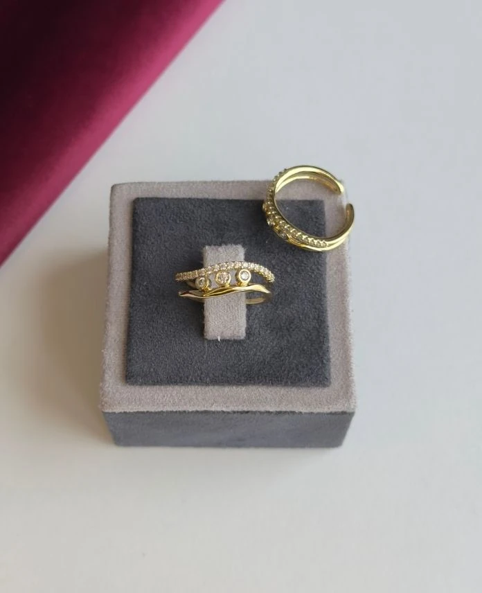 Xuping Ayarlamalı Dalgalı Taşlı 14K Yüzük