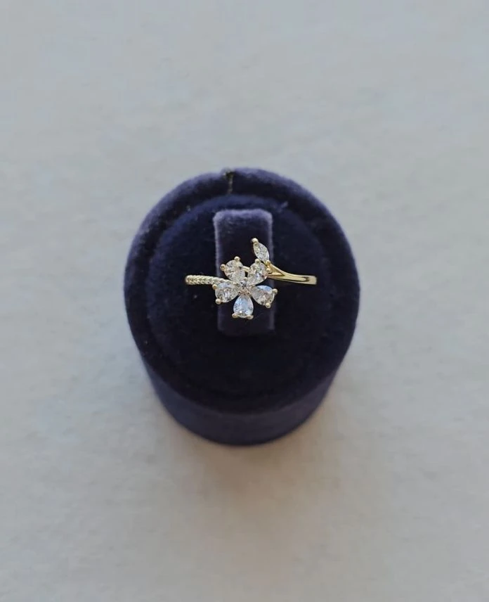 Xuping Numaralı Çiçek Taşlı 14K Yüzük