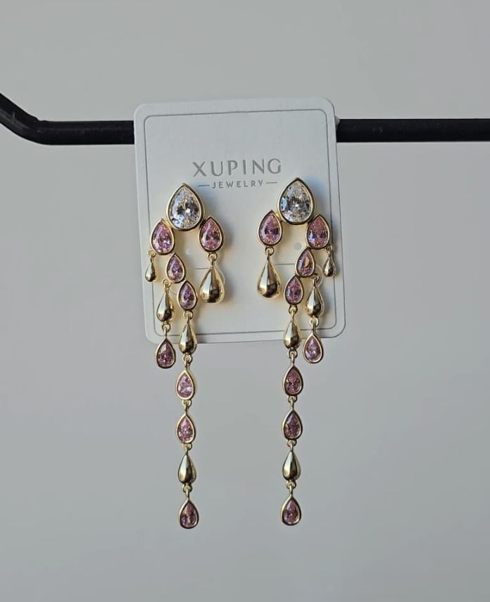 Xuping Sallantılı Damla Pembe Taşlı Gold Küpe